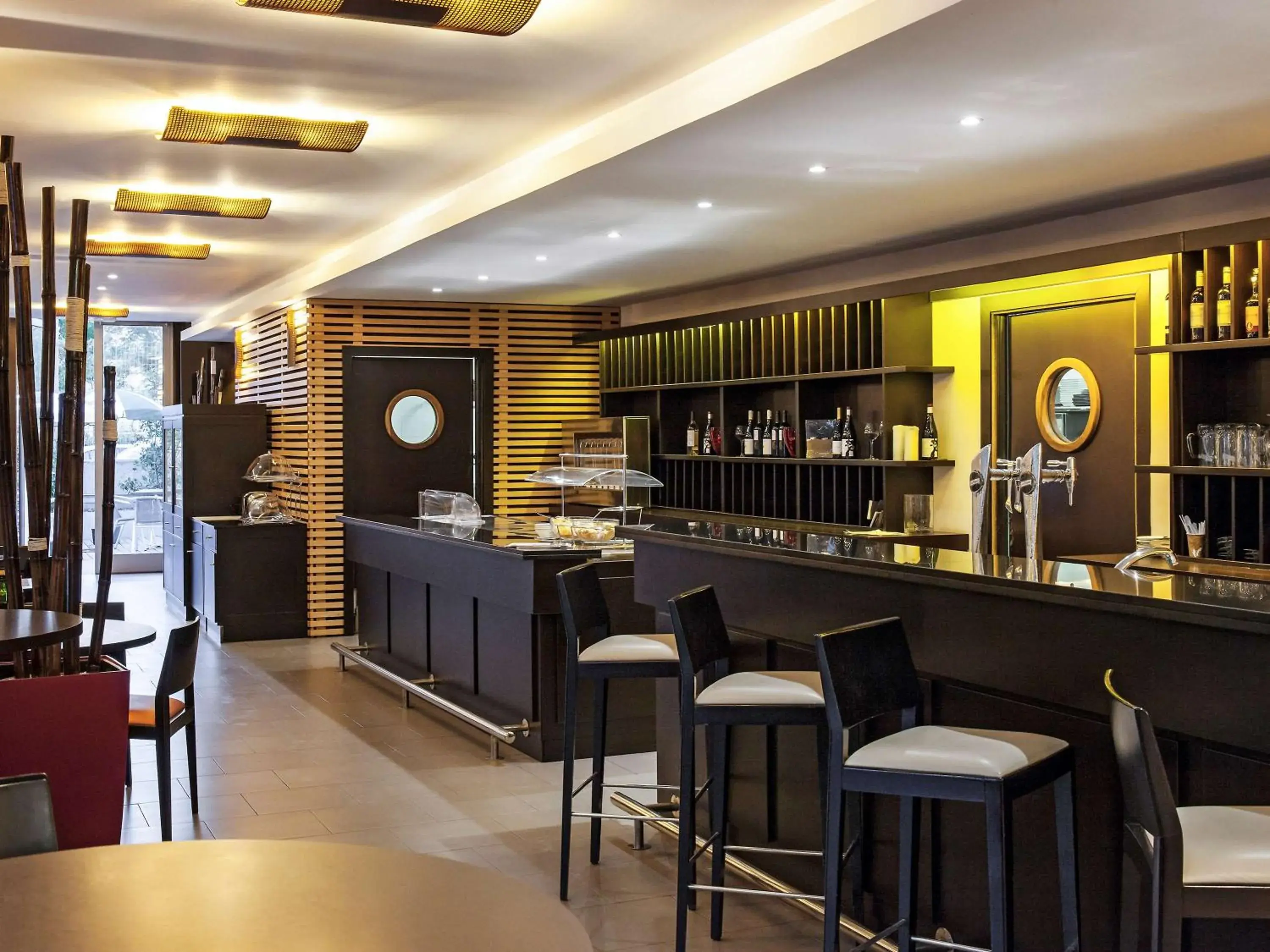 Lounge or bar, Restaurant/Places to Eat in Ibis Barcelona Molins de Rei