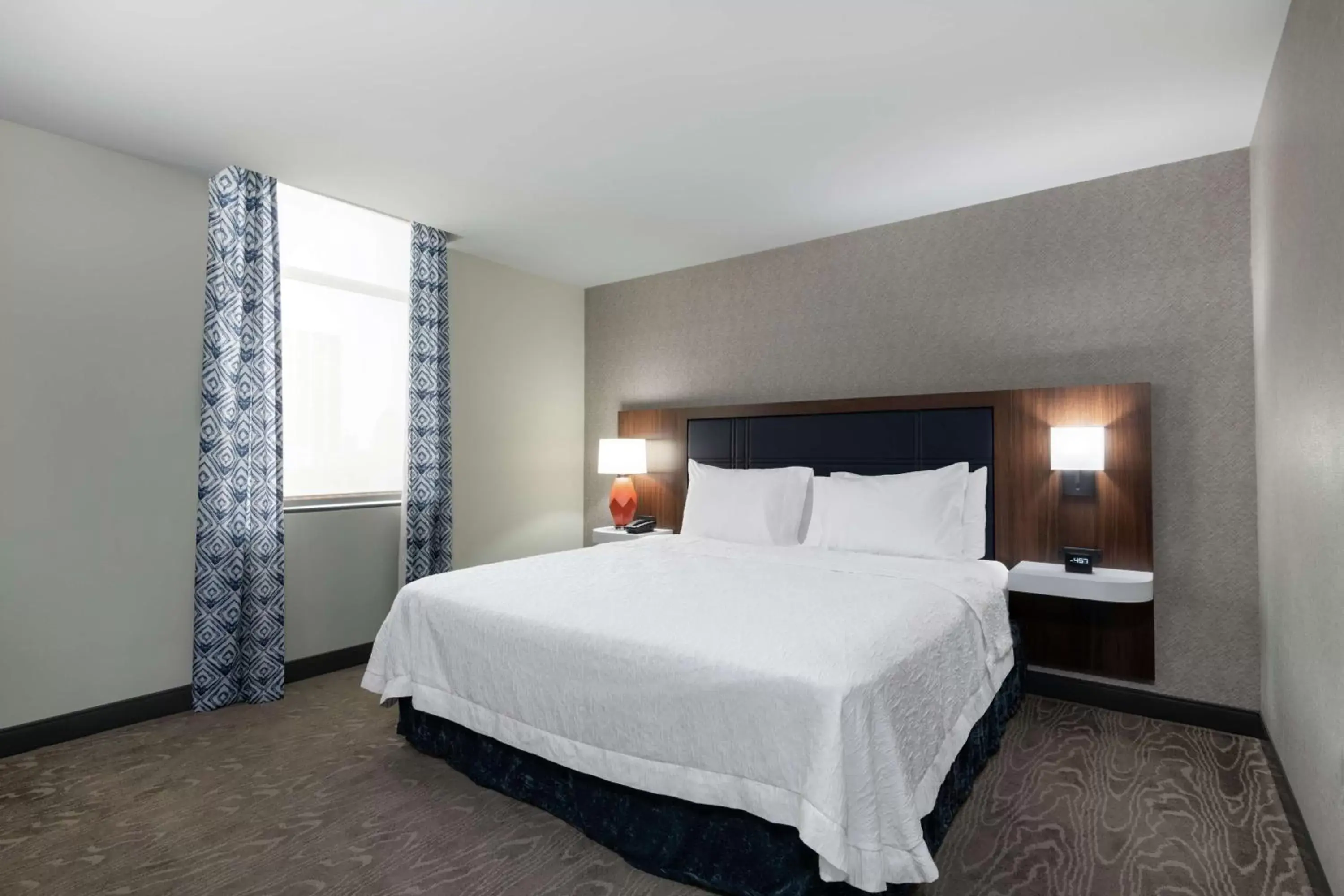 Bed in Hampton Inn & Suites Fort Wayne Downtown