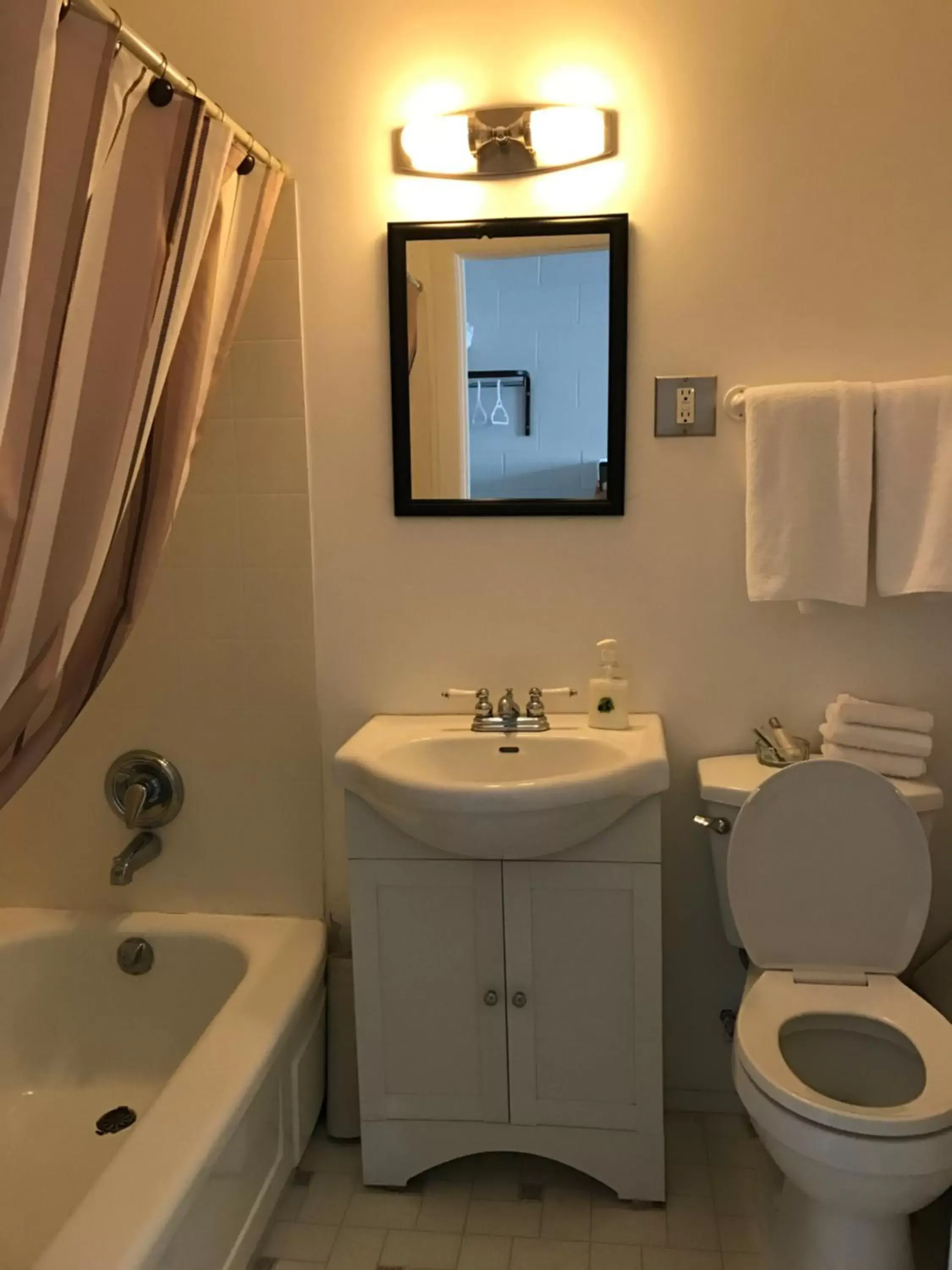 Bathroom in Manitou Motor Inn