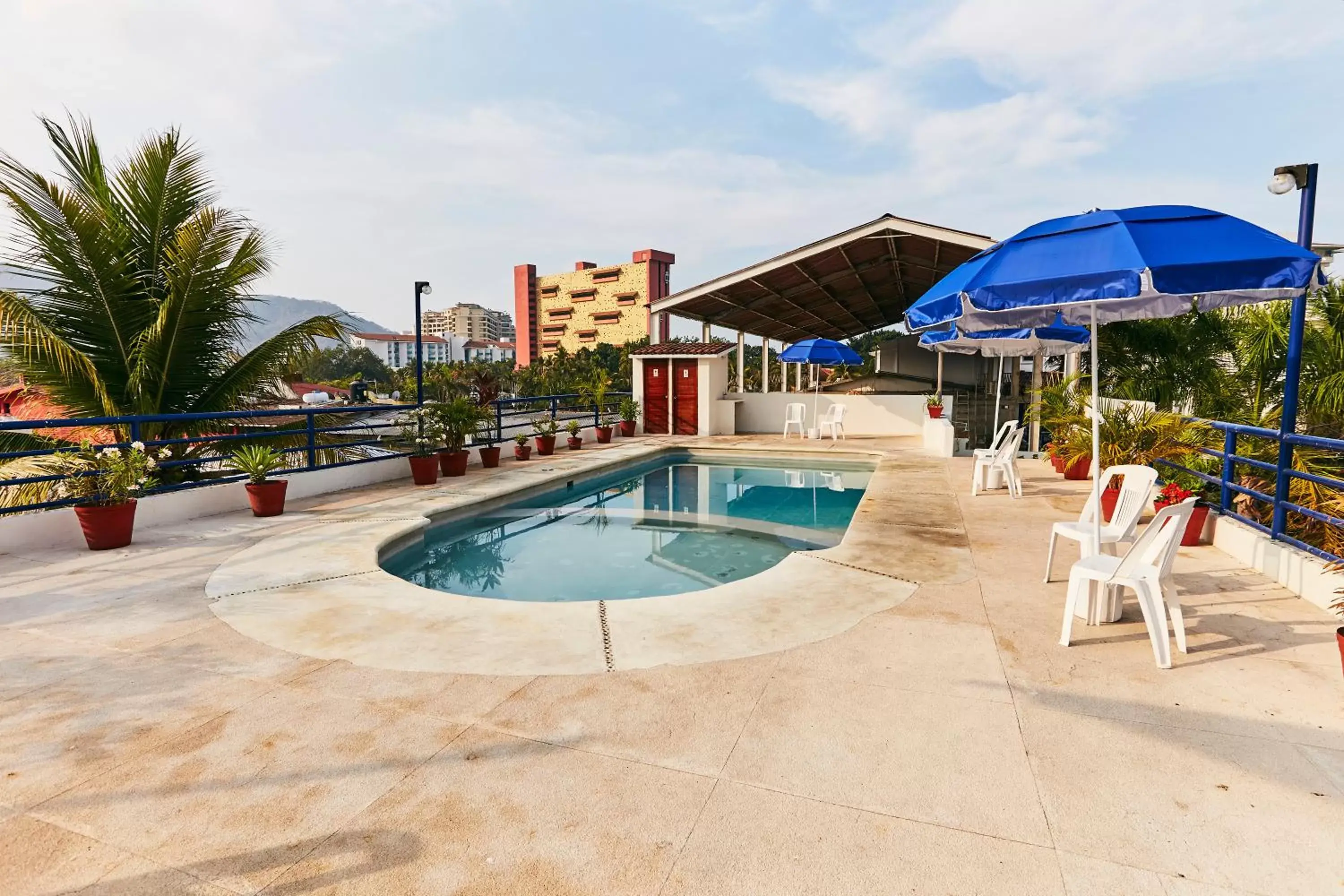 Swimming Pool in Hotel Suites Ixtapa Plaza