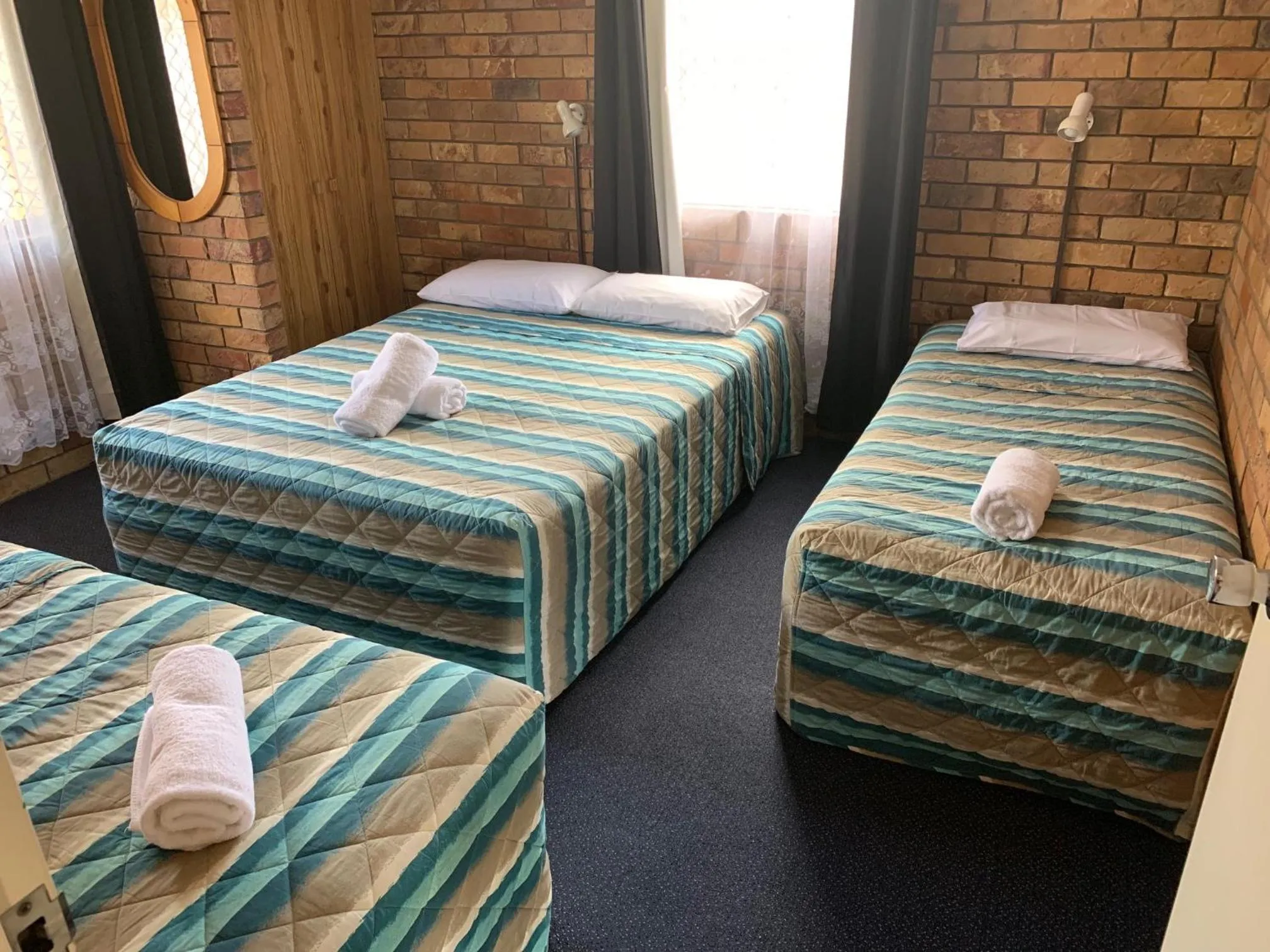 Bed in Bridge Street Motor Inn