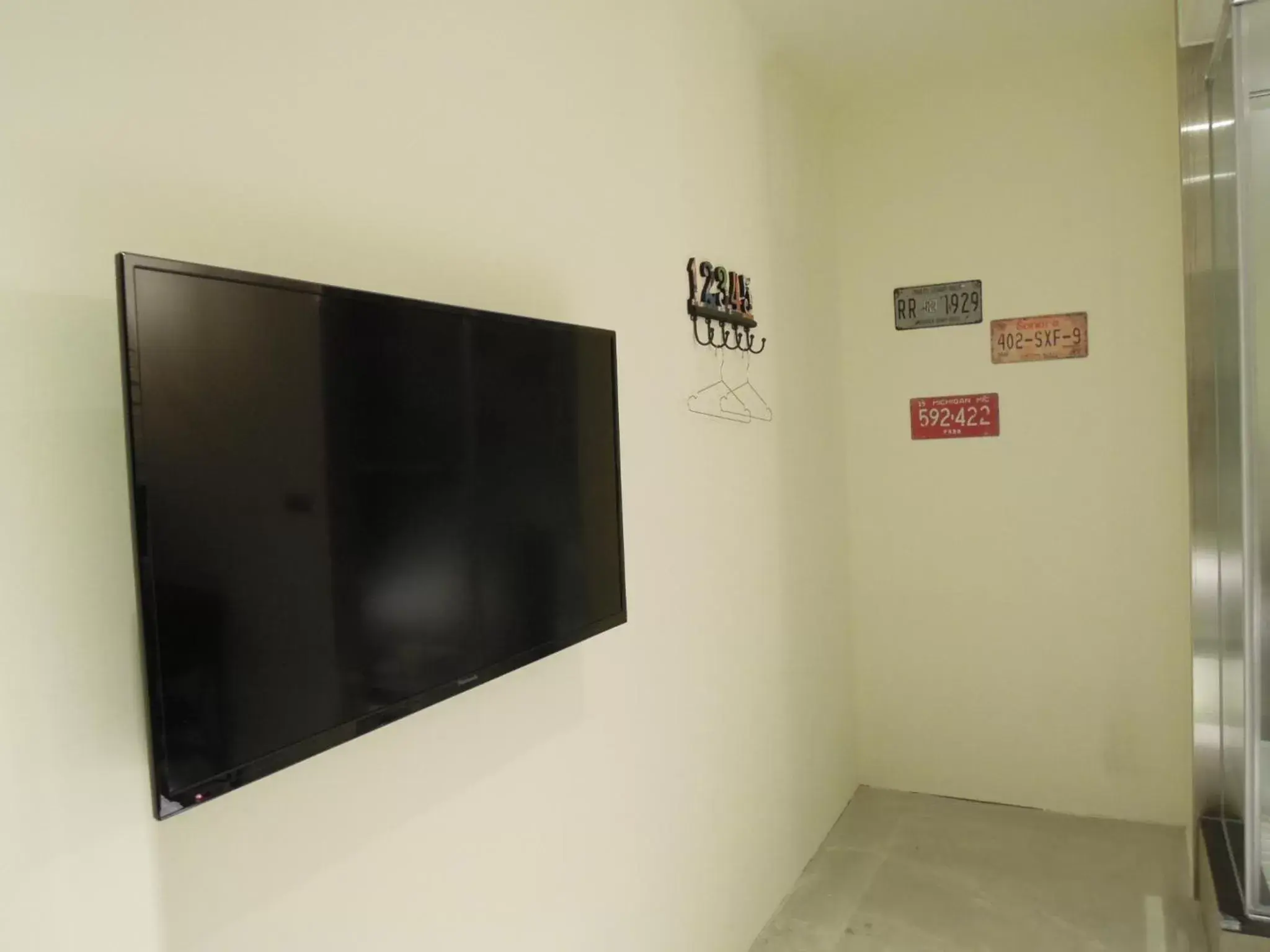 Photo of the whole room, TV/Entertainment Center in Re-Change Hotel Taipei