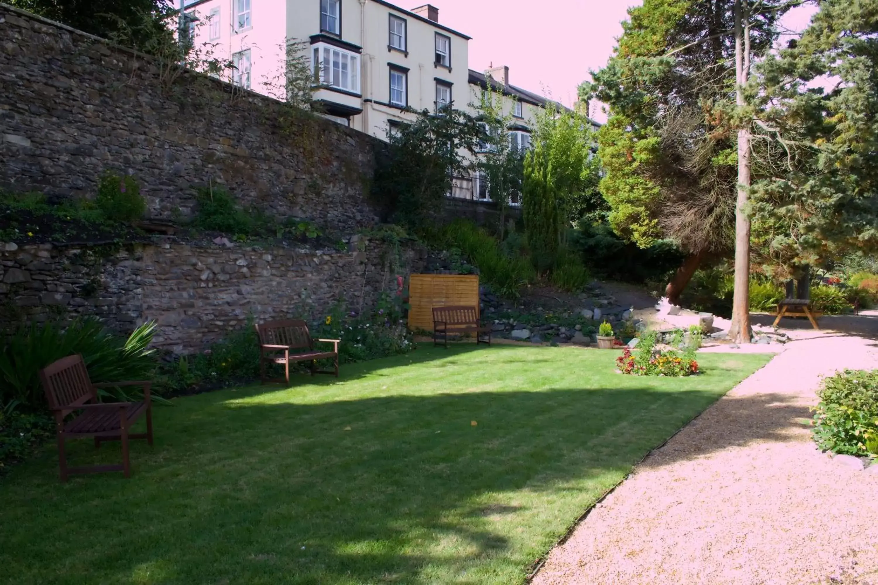 Garden in The Hand Hotel