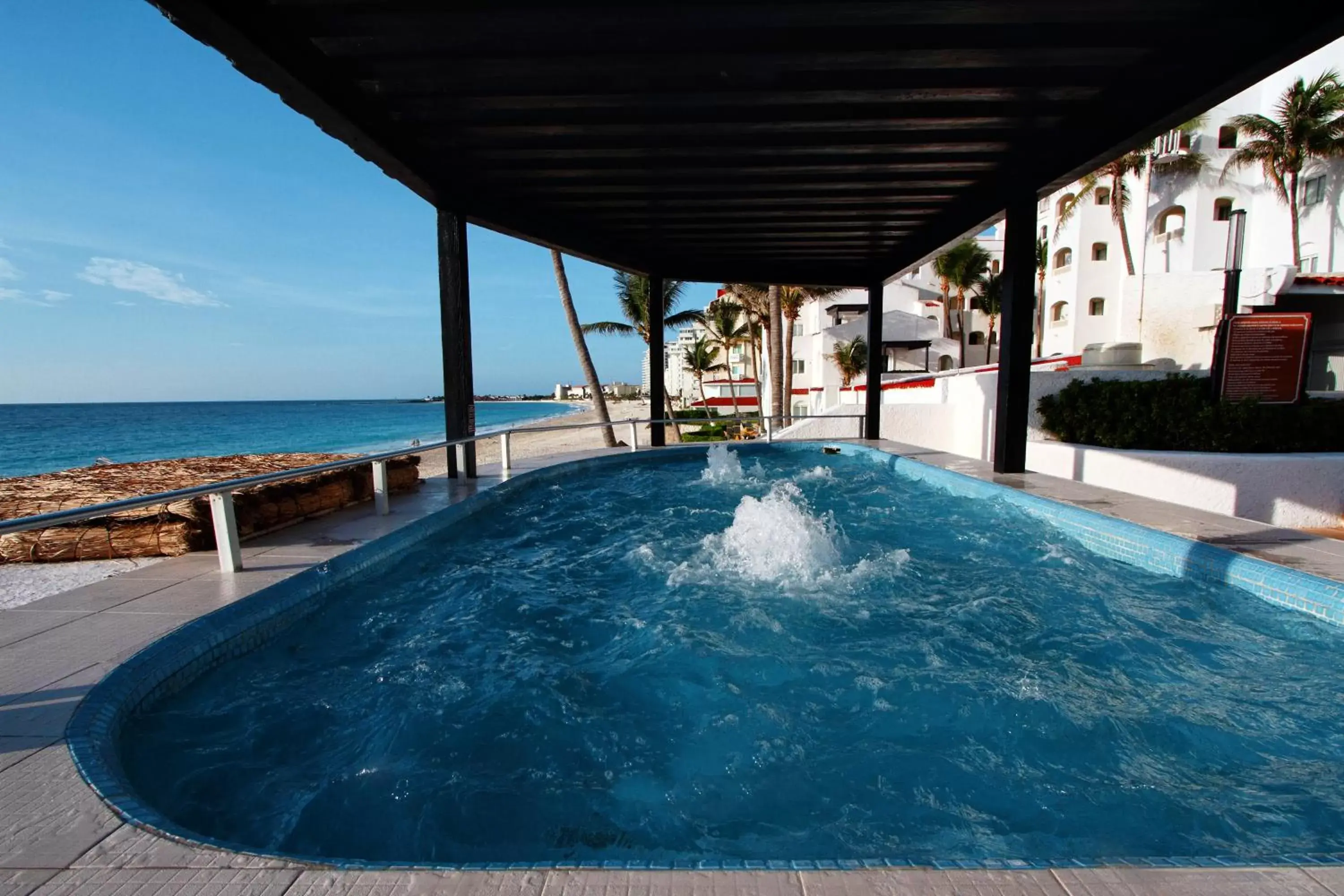 Hot Tub, Swimming Pool in GR Caribe Deluxe By Solaris All Inclusive