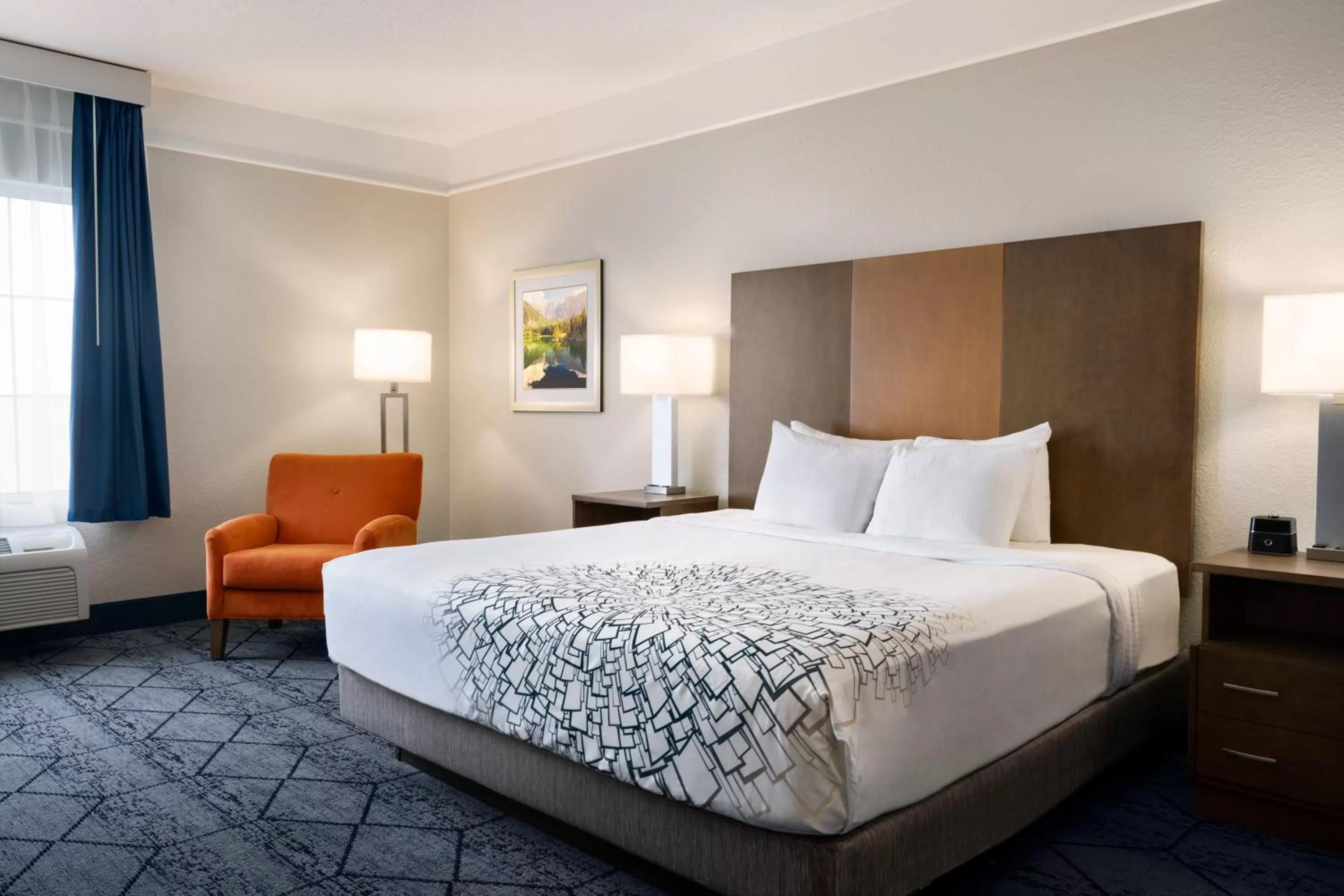 Bed in La Quinta Inn and Suites by Wyndham at WaTiki Waterpark