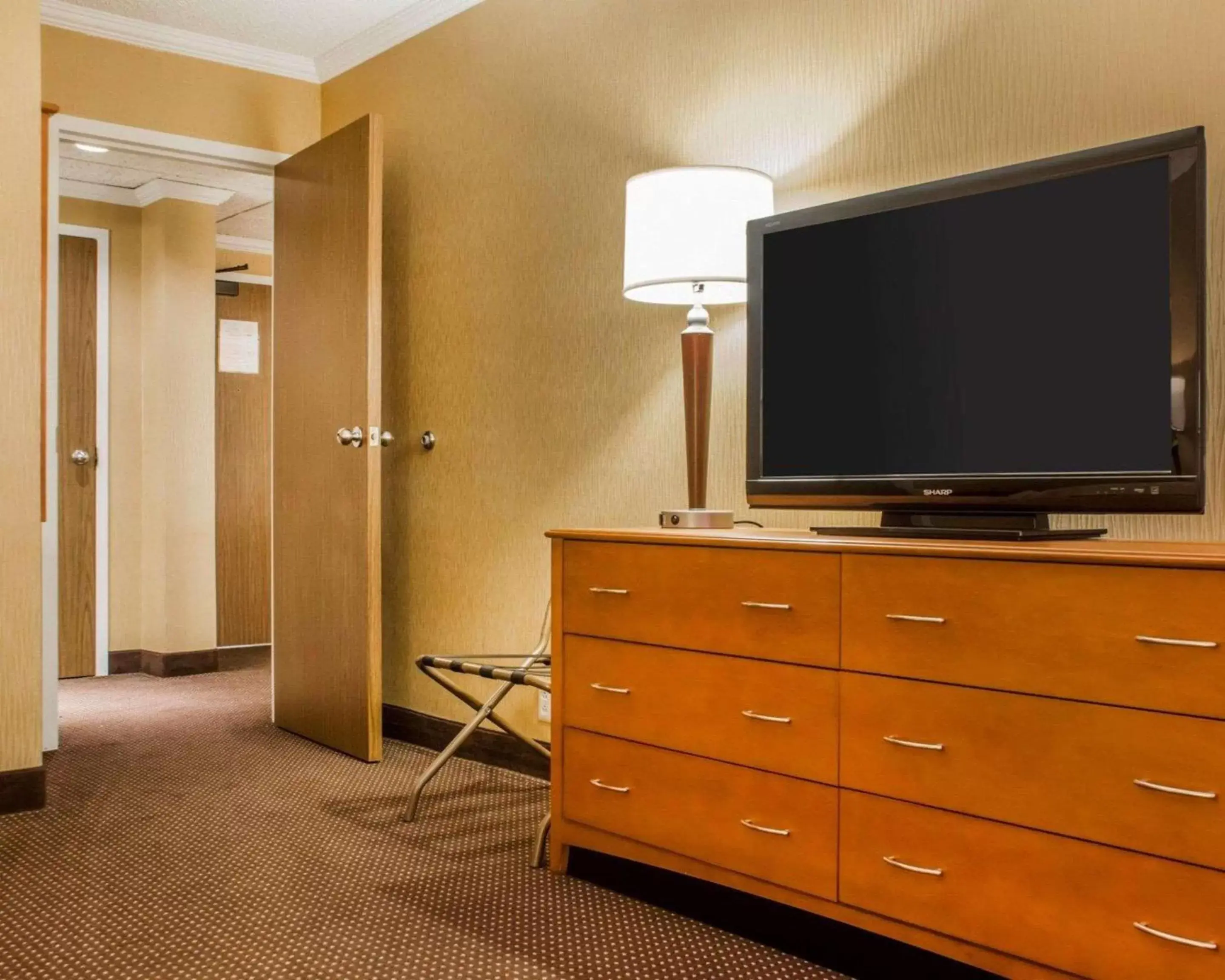 Photo of the whole room, TV/Entertainment Center in Clarion Hotel & Suites Riverfront Oswego
