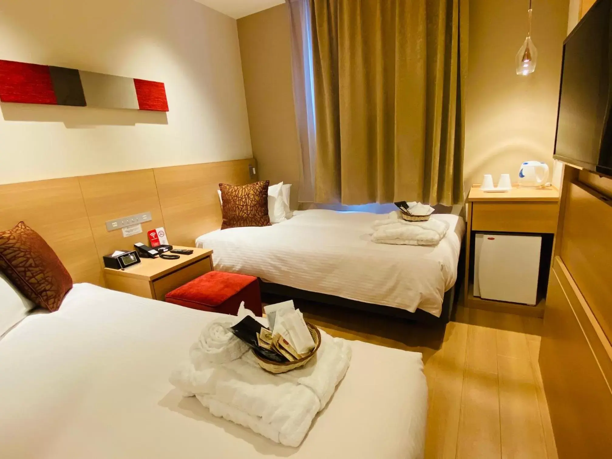 Bed in Red Roof Inn & Suites Osaka Namba Nipponbashi