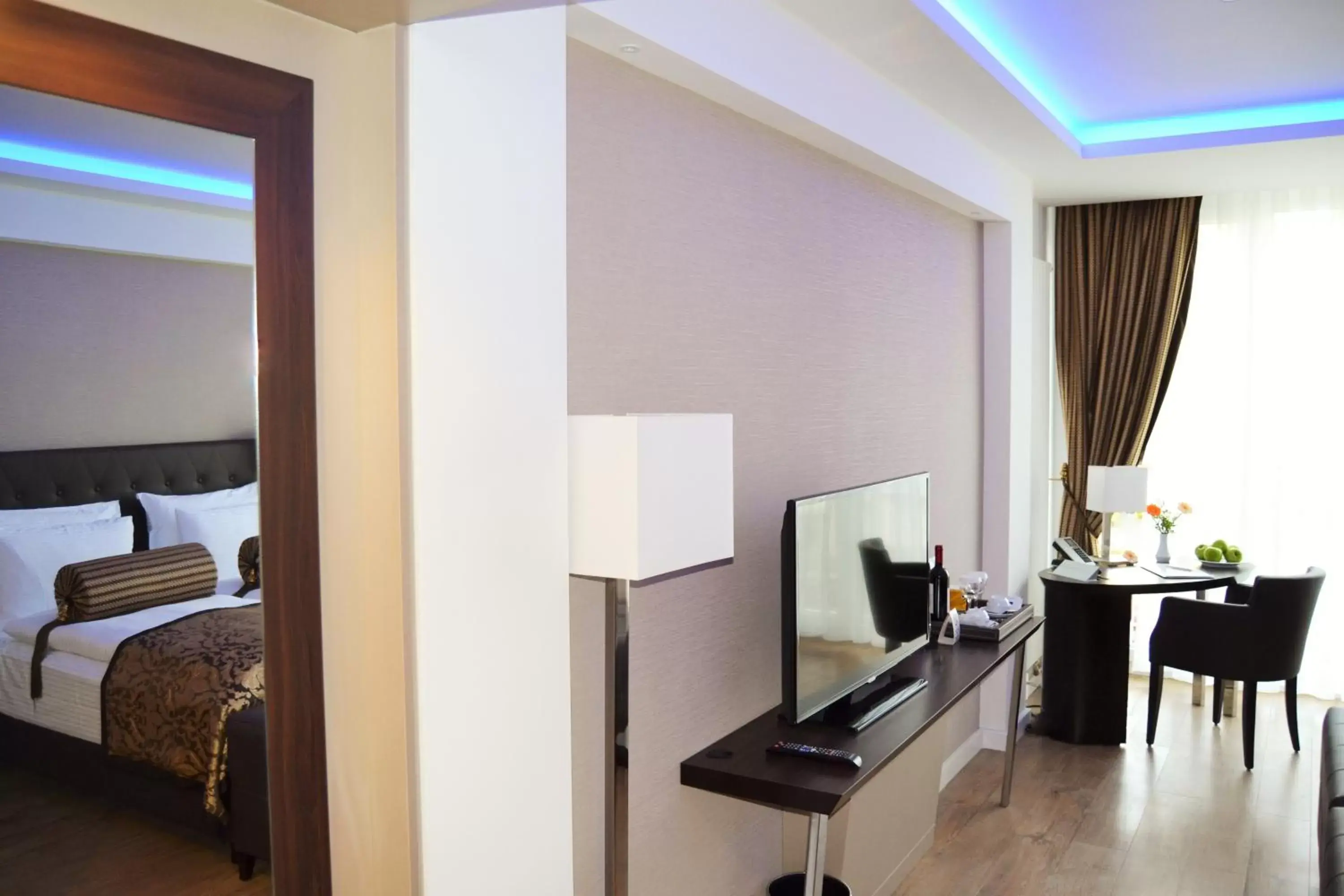 Living room, TV/Entertainment Center in TWO Hotel Berlin by Axel - Adults Only