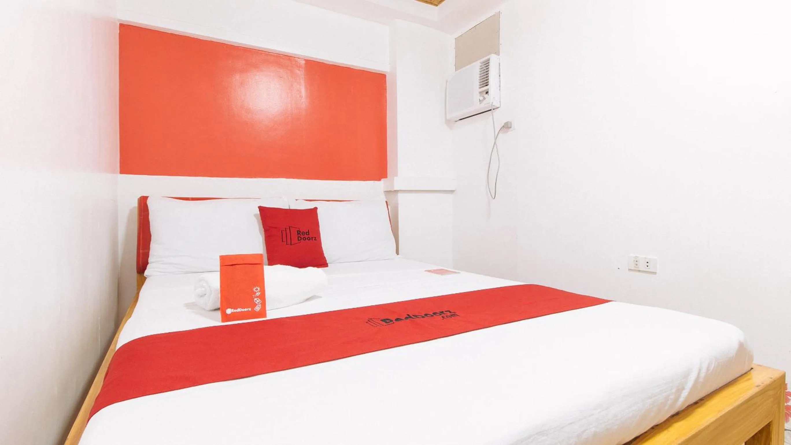 Photo of the whole room, Bed in RedDoorz at DBuilders Rooms Ph1 Taguig