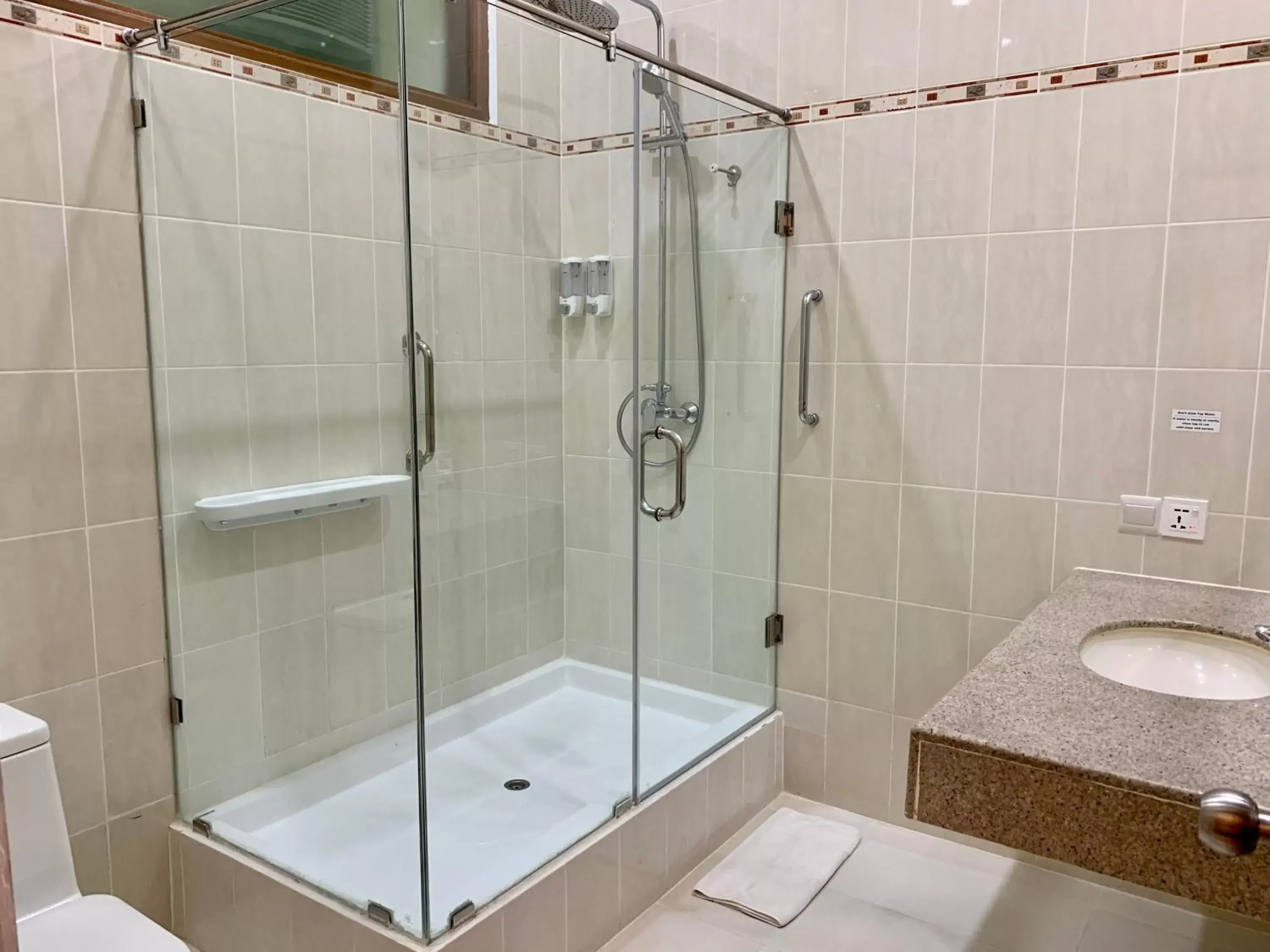 Shower, Bathroom in Febri's Hotel & Spa
