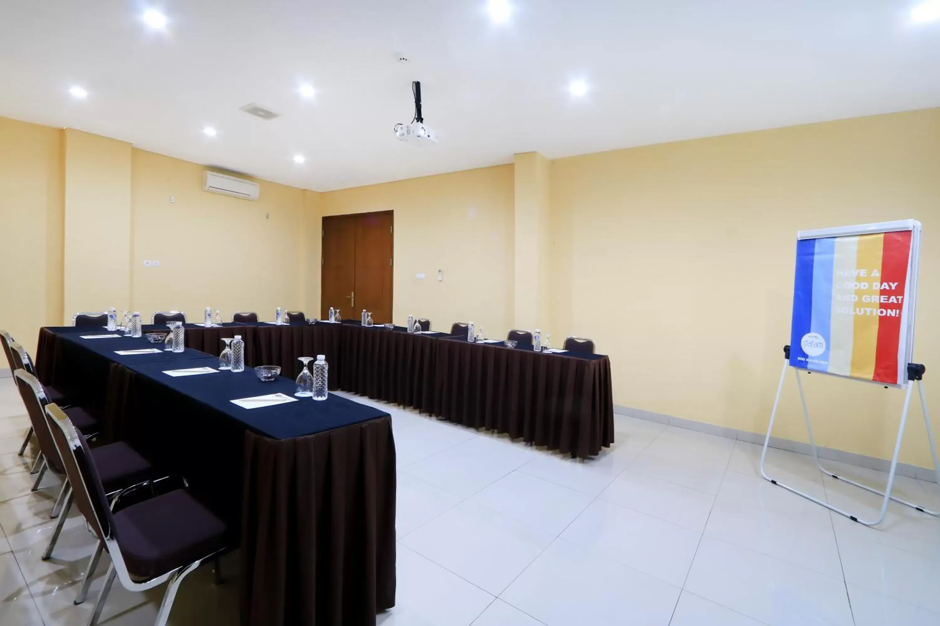 Meeting/conference room in Hotel Dafam Rio