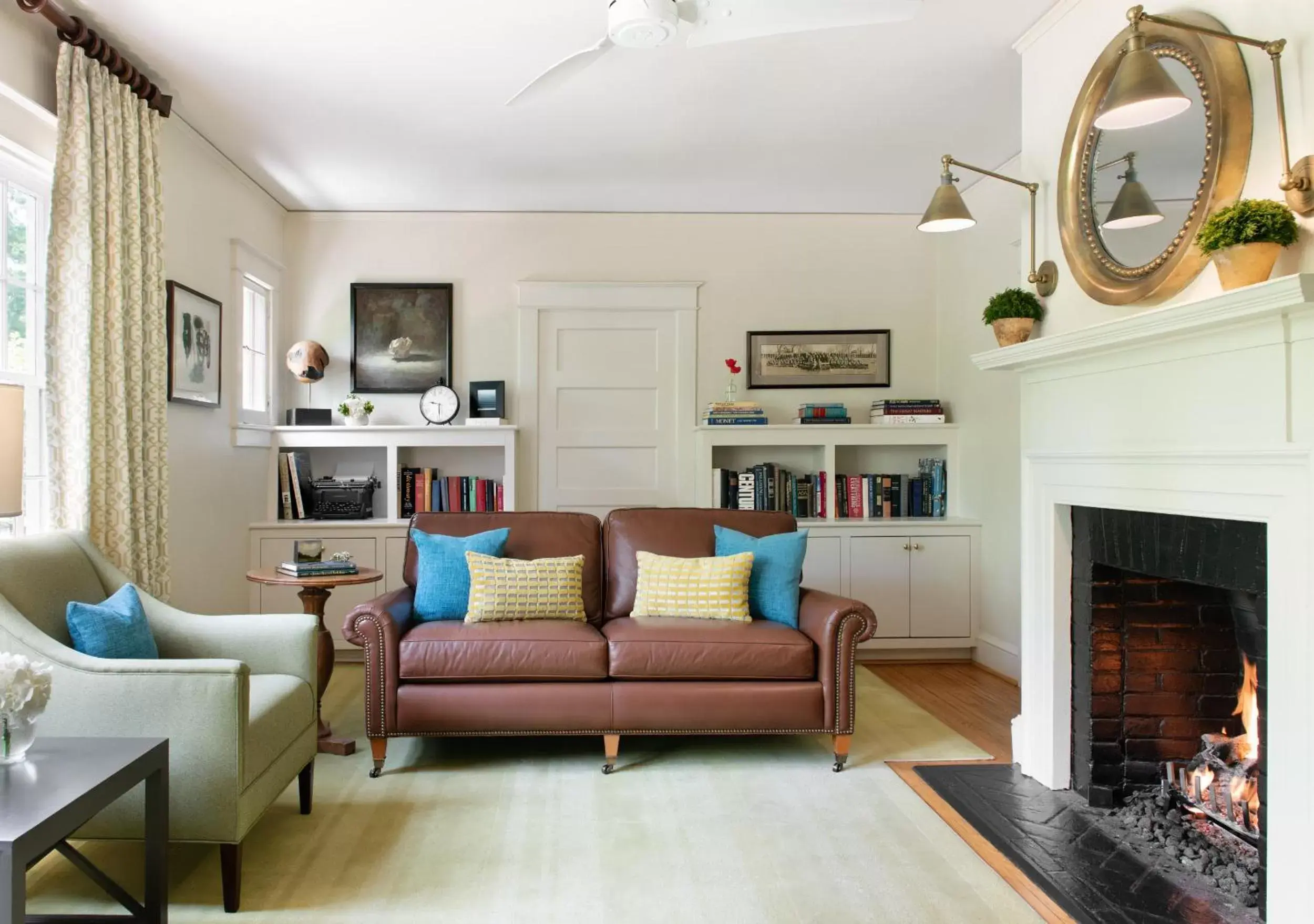 Library, Seating Area in Oakhurst Inn