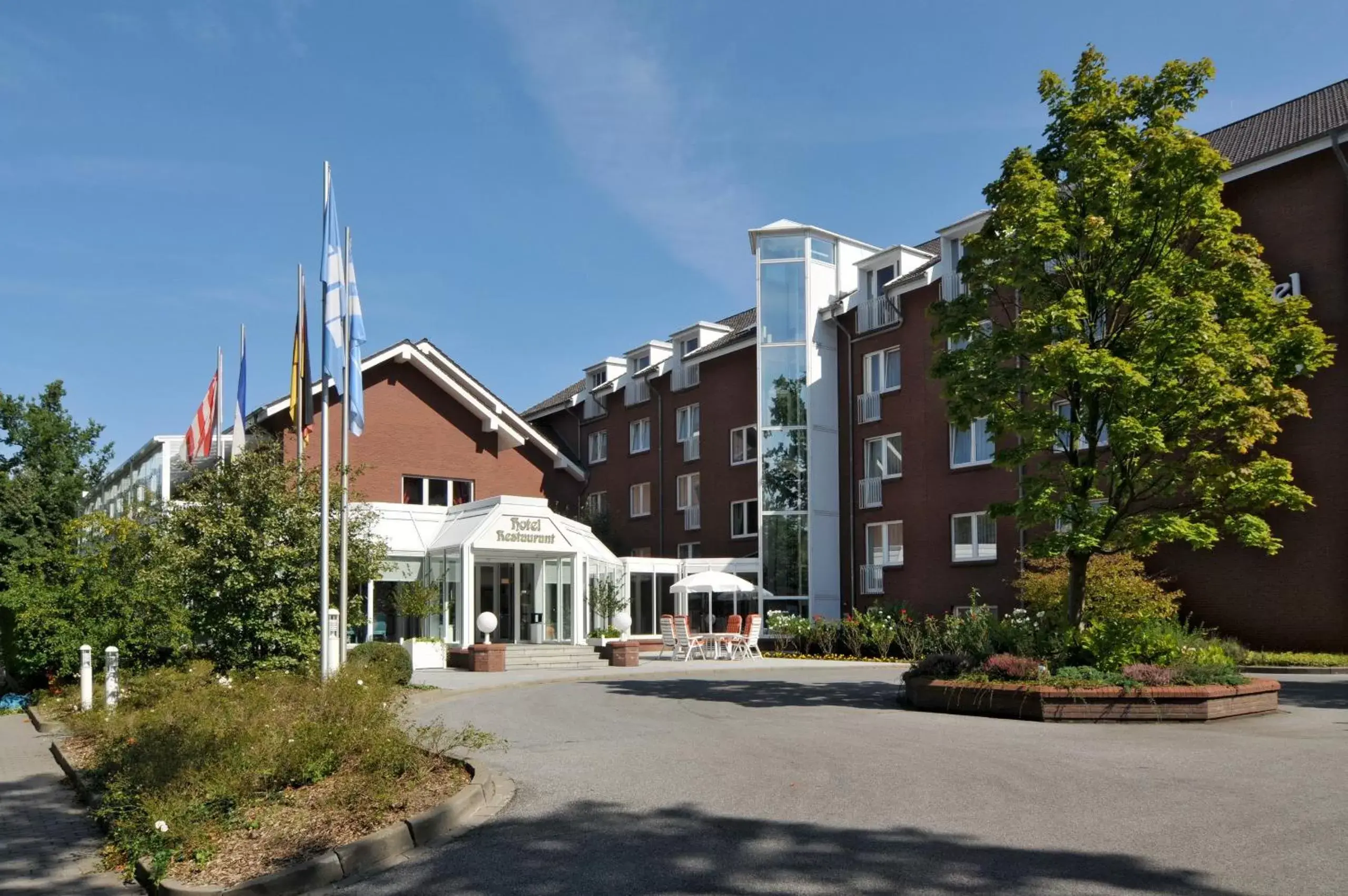 Facade/entrance, Property Building in Parkhotel Am Glienberg by UNO