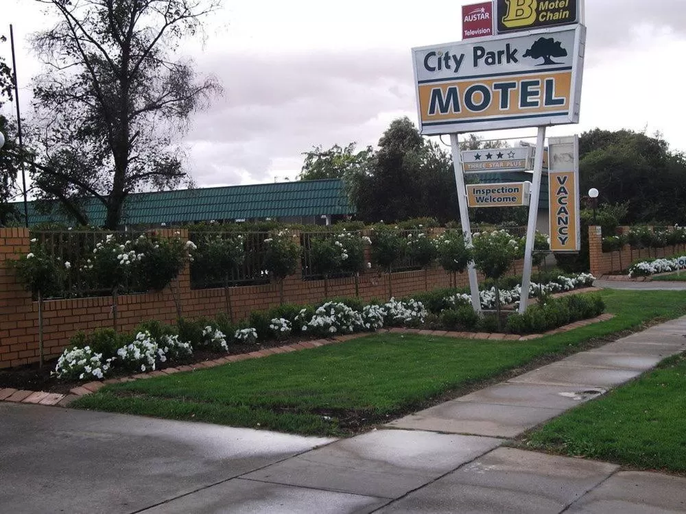 Property building in City Park Motel and Apartments