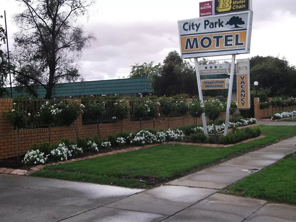 Property Building in City Park Motel and Apartments