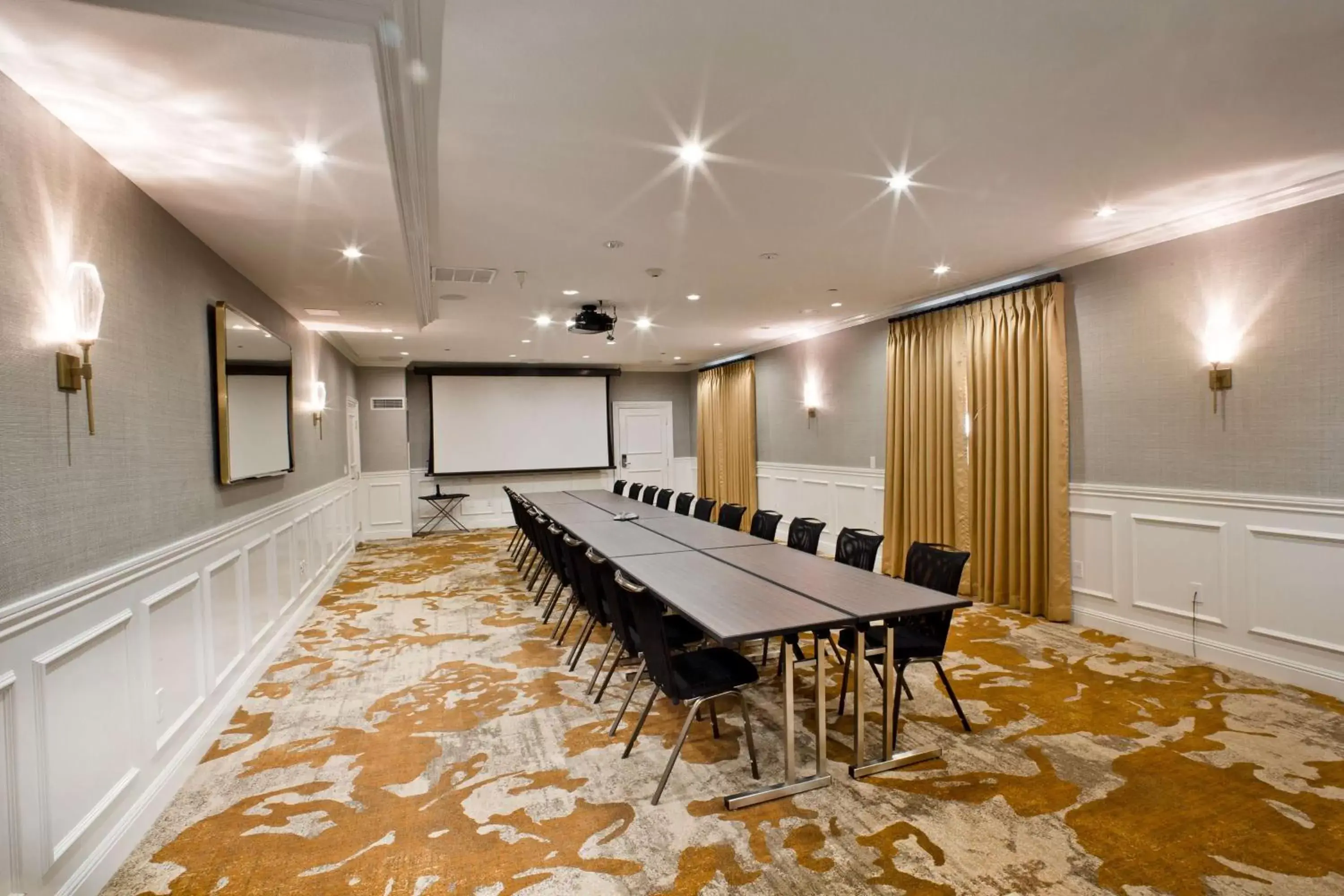 Meeting/conference room in The Inn at Saratoga, Tapestry Collection by Hilton