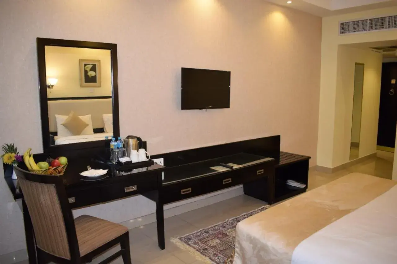 TV and multimedia, Bed in Palm Beach Hotel TV and multimedia, Bed in Palm Beach Hotel