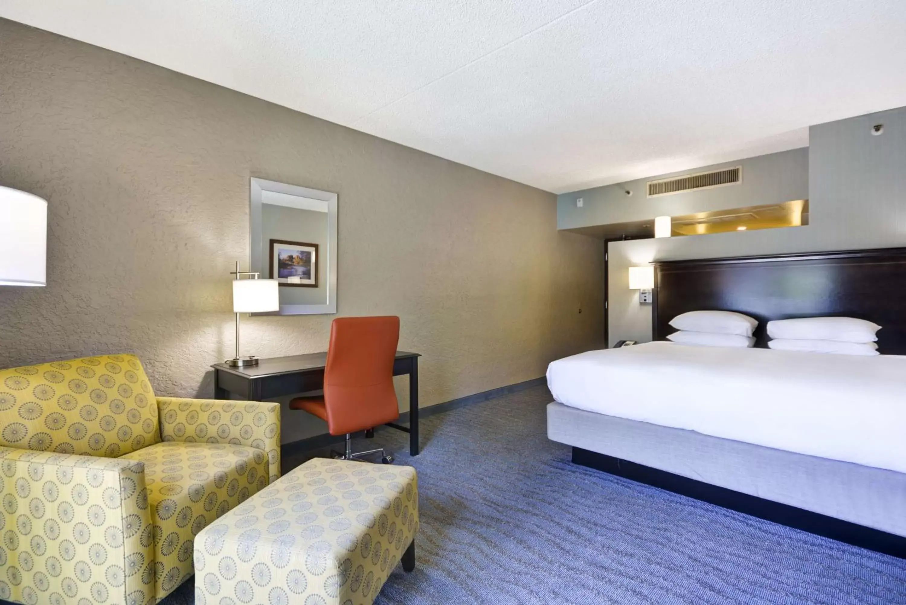 Bed in DoubleTree by Hilton Phoenix North
