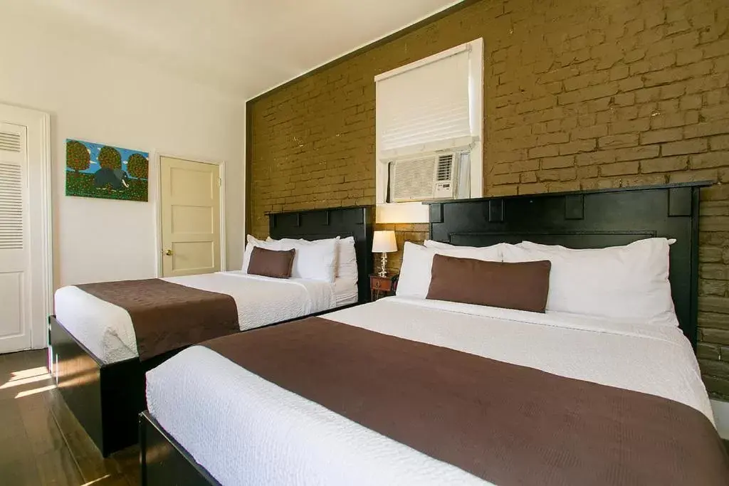 Standard Double Room in Lafitte Hotel & Bar Standard Double Room in Lafitte Hotel & Bar