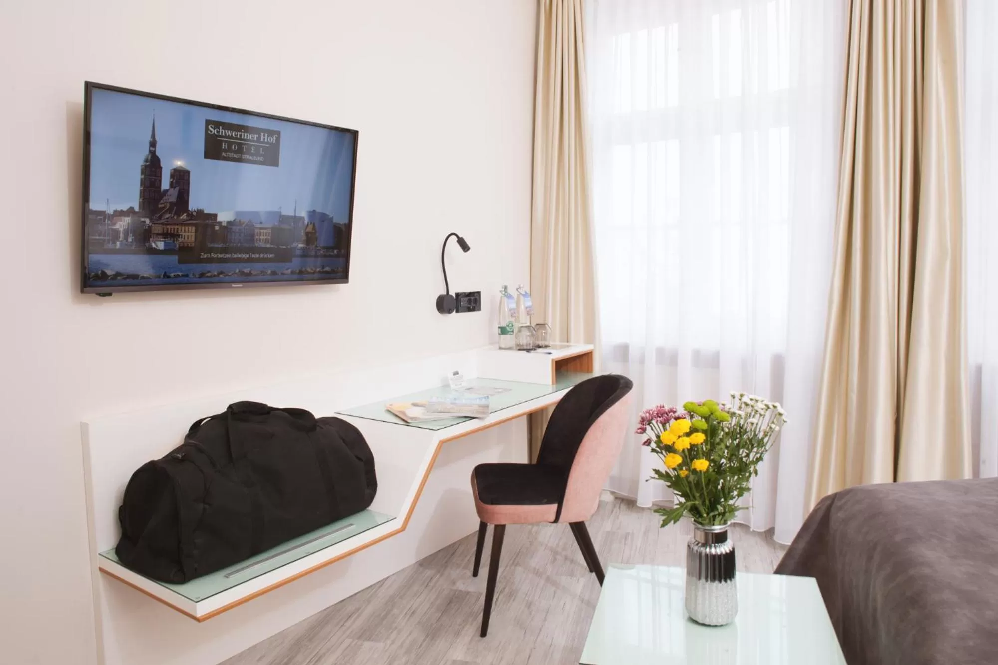 TV and multimedia in Hotel Schweriner Hof