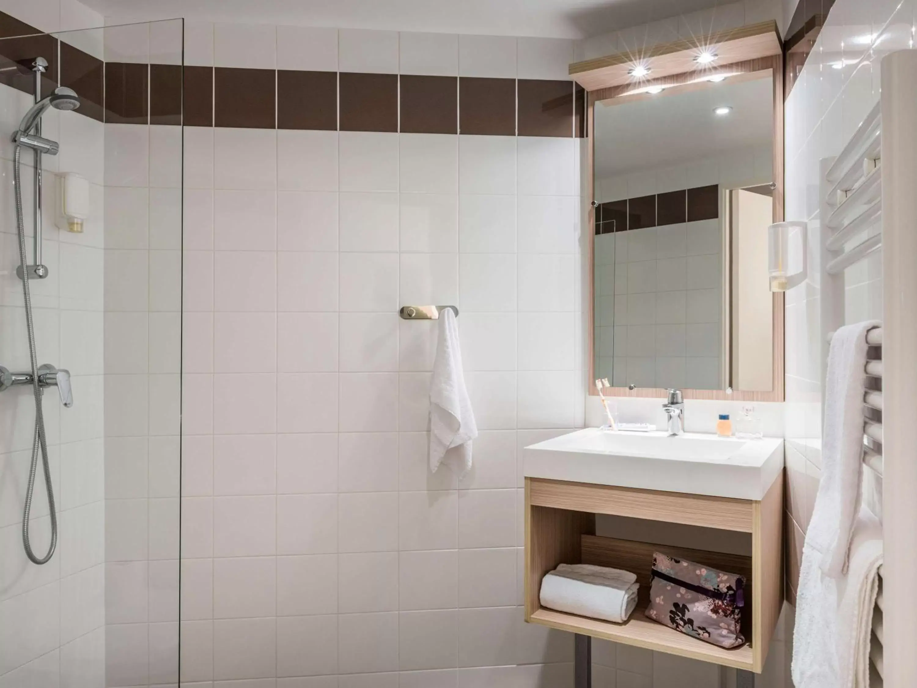 Photo of the whole room, Bathroom in Aparthotel Adagio Access Paris Reuilly