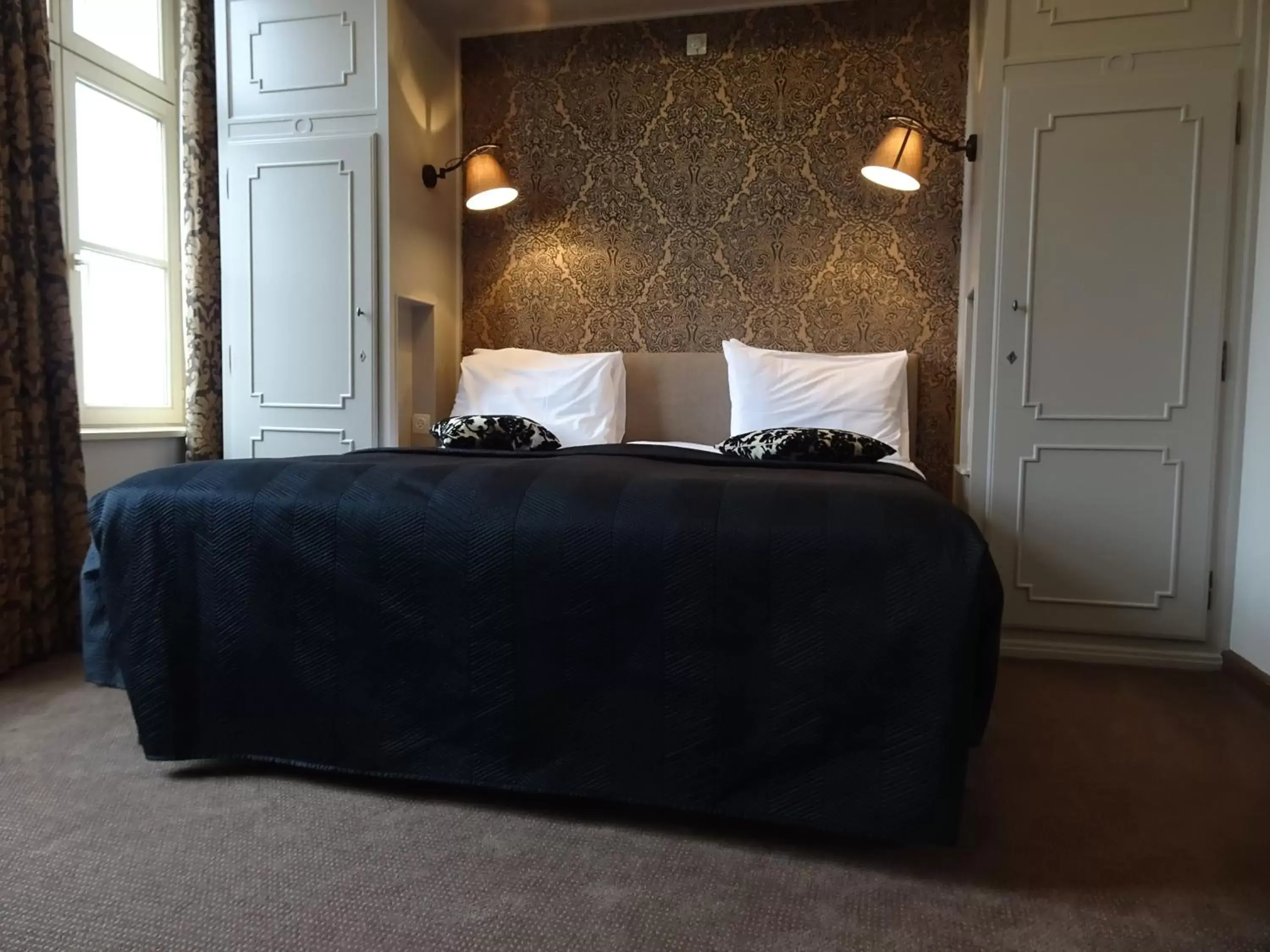 Bed in Hotel Duc De Bourgogne