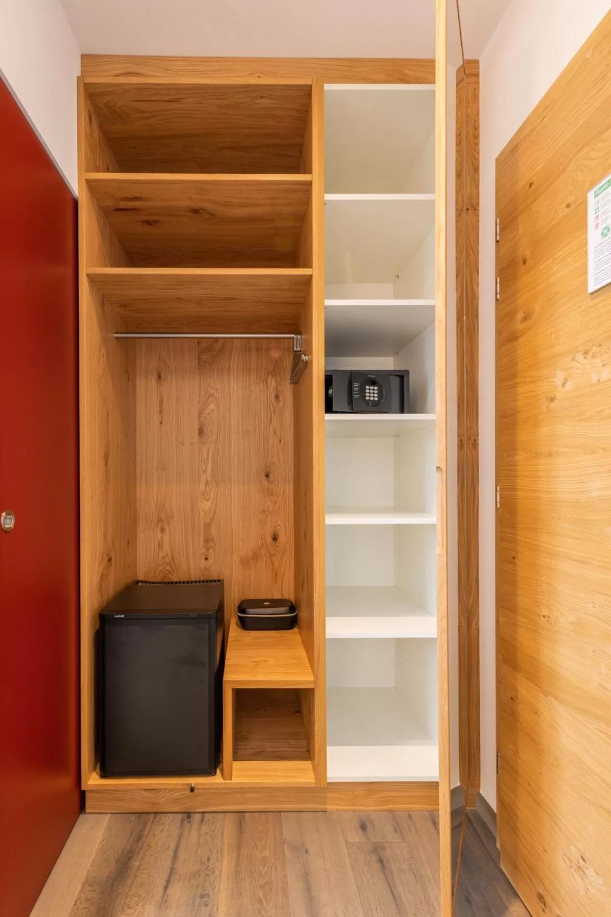 TV/Entertainment Center in Motel Keckeis Inn - Self Check-in