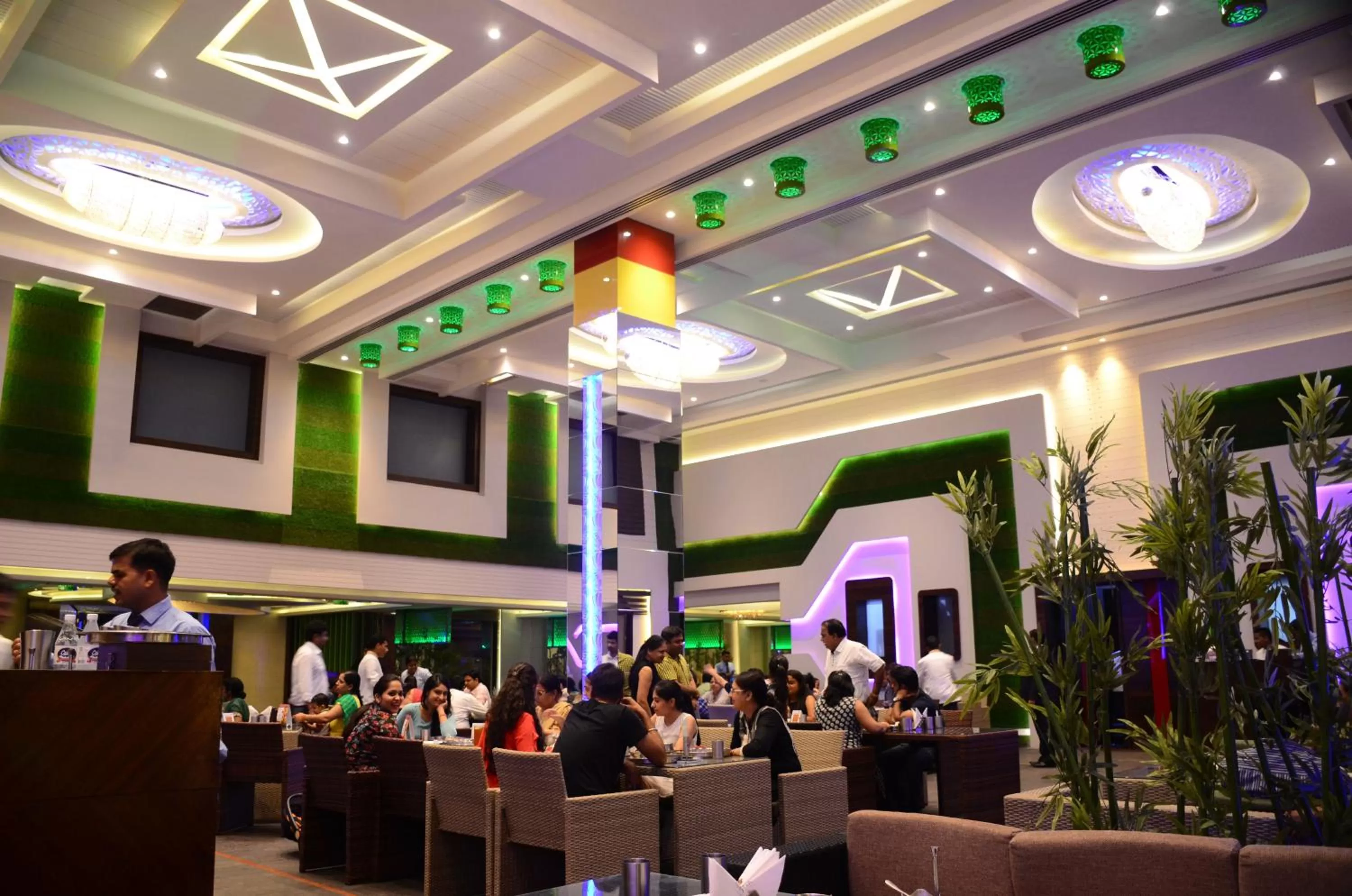 Restaurant/places to eat in The Vivaan Hotel & Resorts Karnal