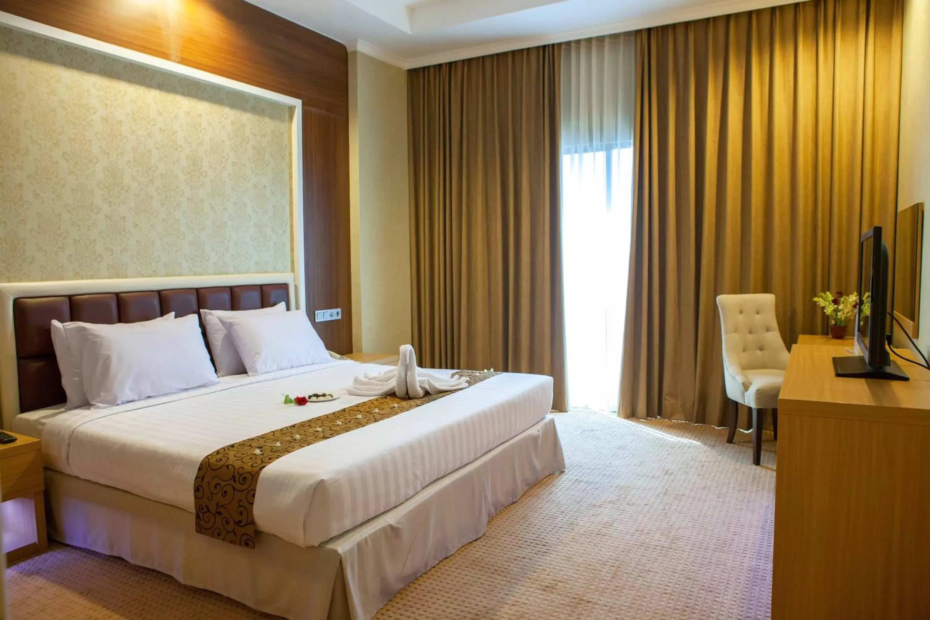 Bedroom, Bed in Surabaya Suites Hotel Powered by Archipelago