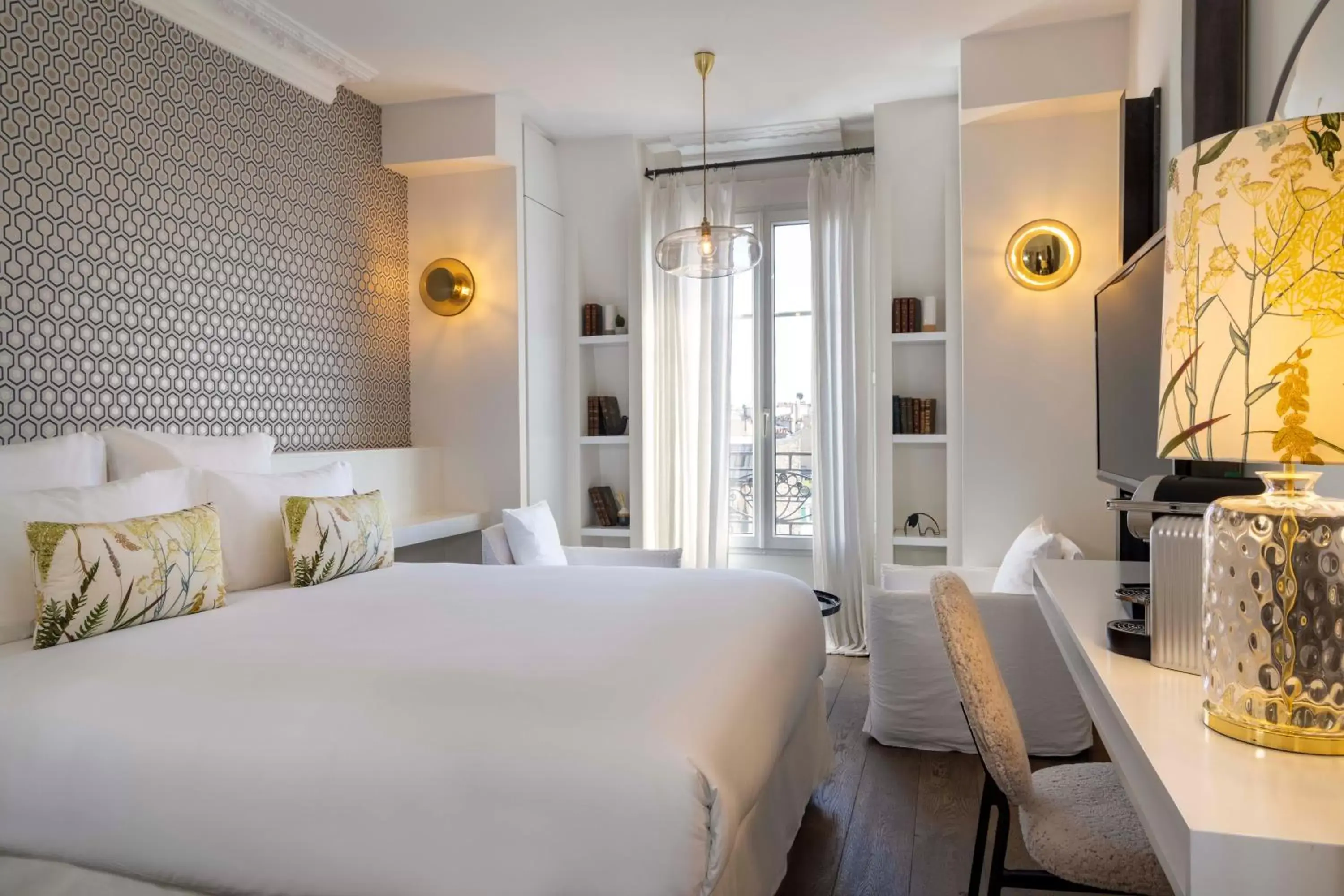 Photo of the whole room, Bed in Hôtel de Banville