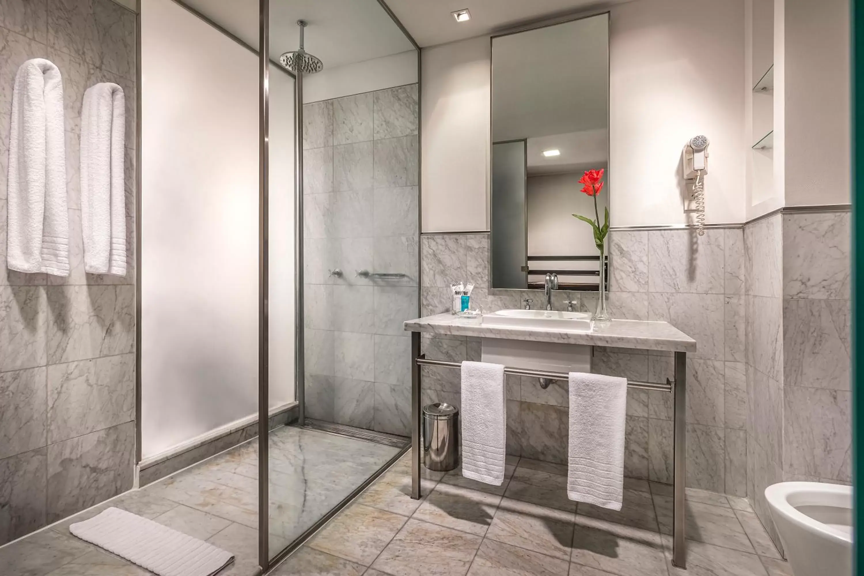 Shower, Bathroom in Broadway Hotel & Suites