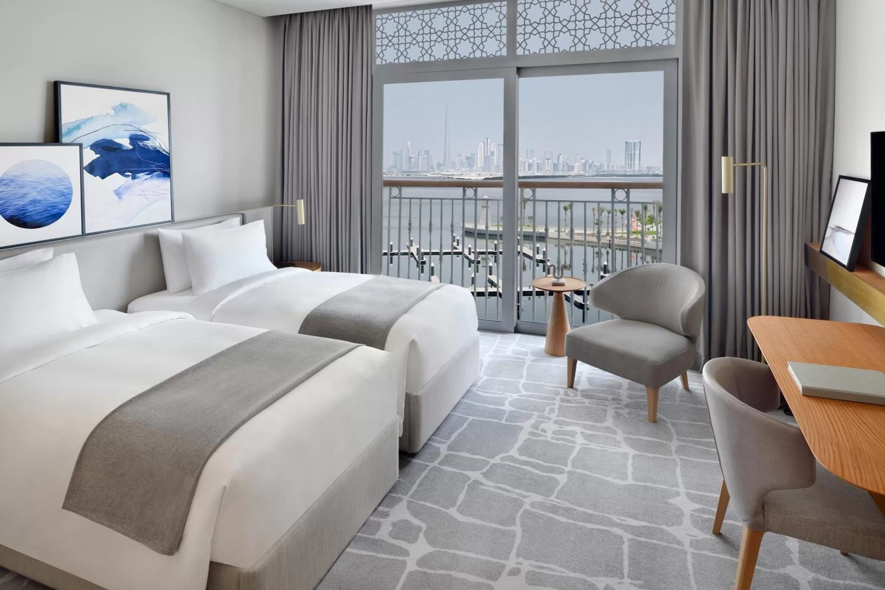 Photo of the whole room, Bed in Vida Creek Harbour