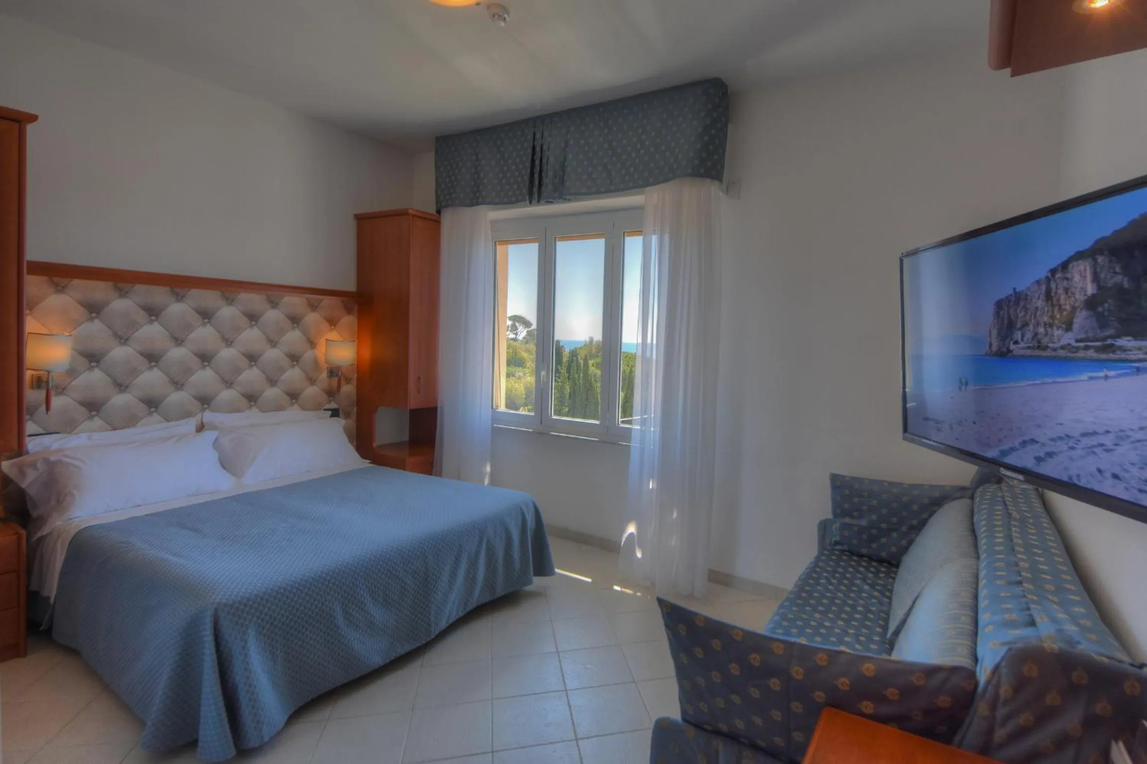 Photo of the whole room, Bed in Hotel Noris