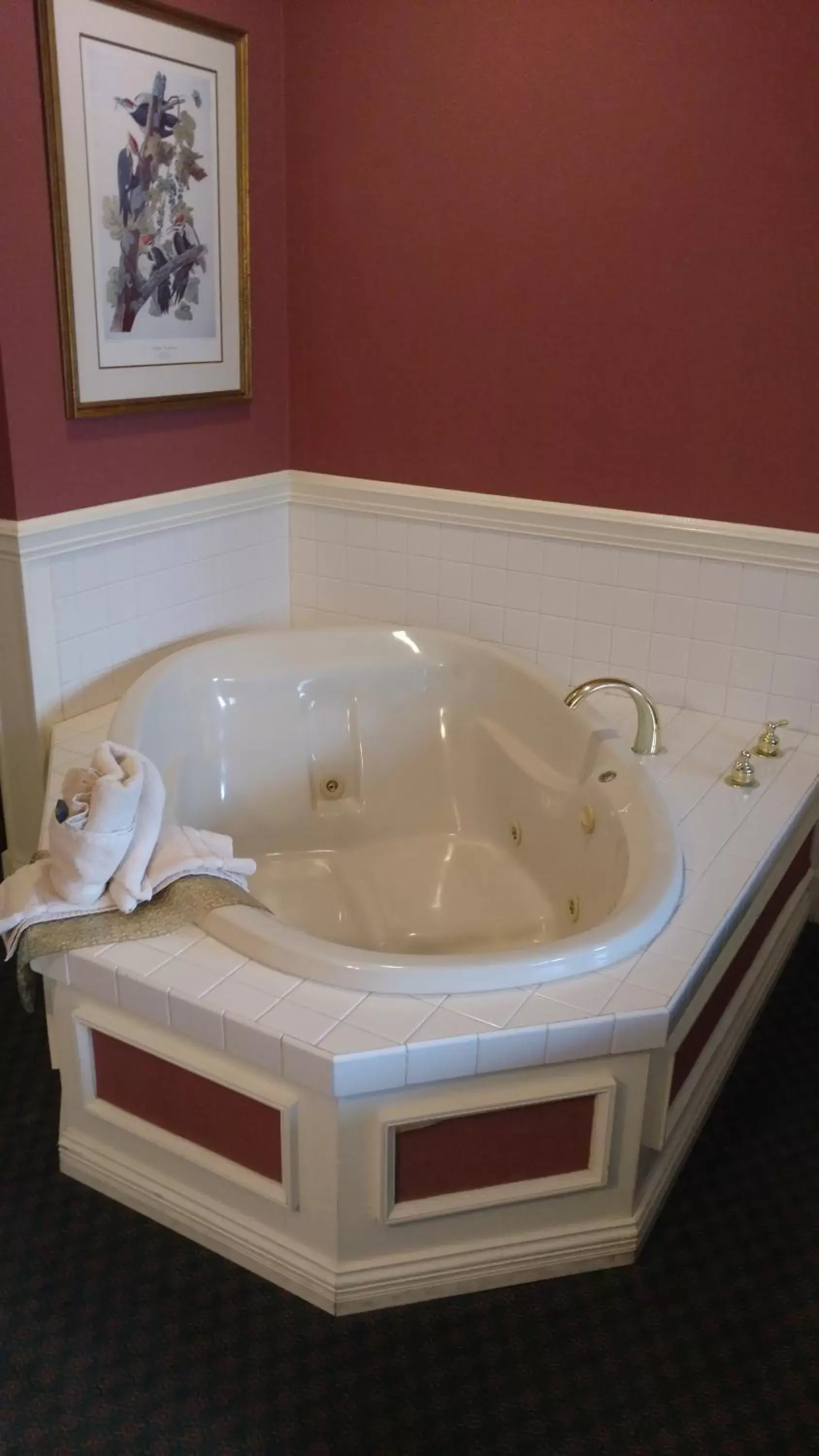 Hot Tub, Bathroom in The Blue Heron Inn
