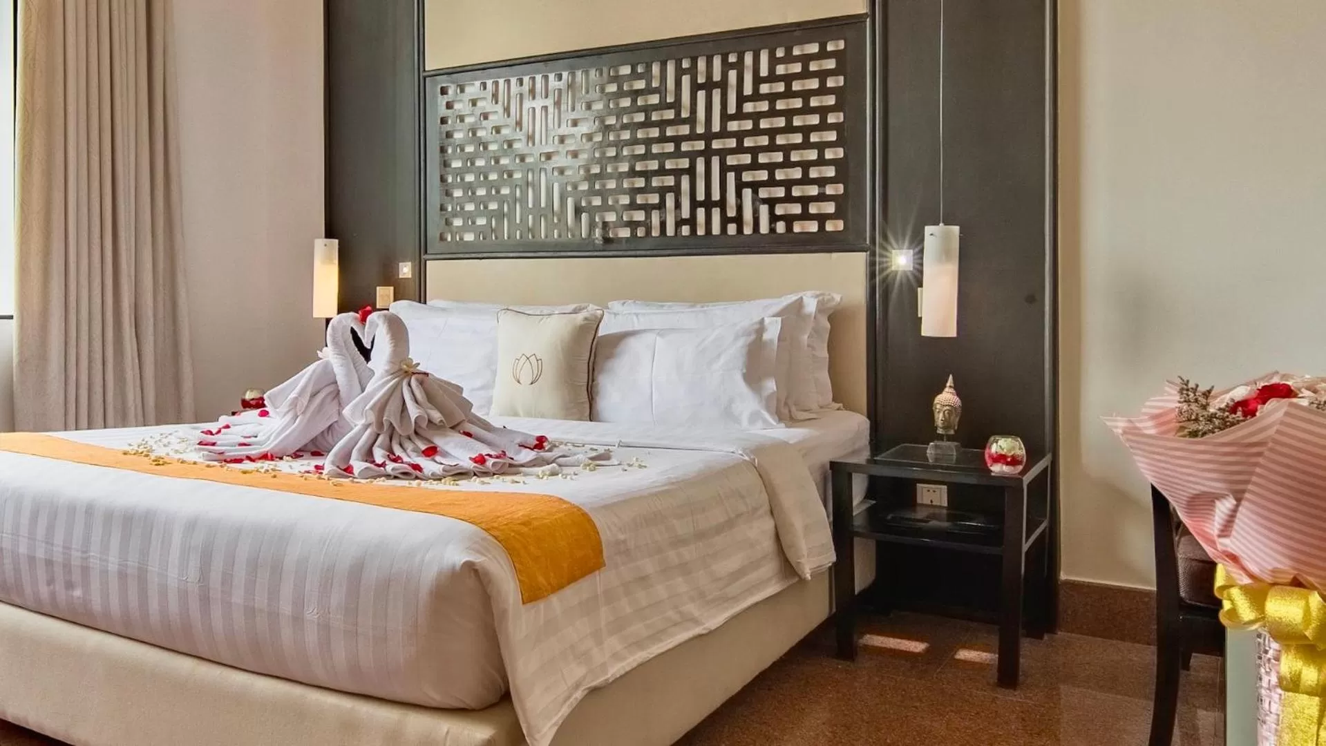 Bed in White Mansion 白色公馆