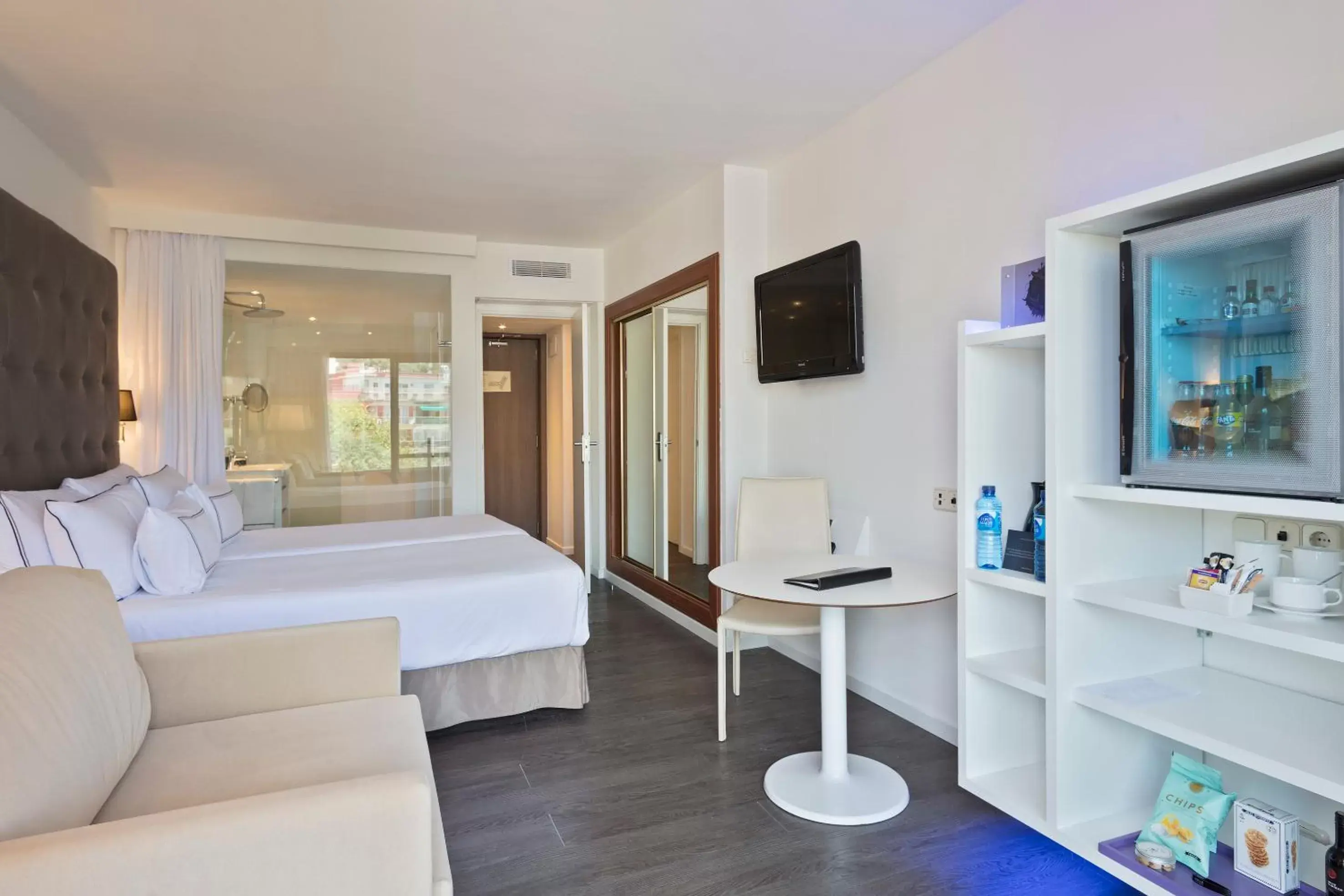 Photo of the whole room, TV/Entertainment Center in Meliá Palma Marina