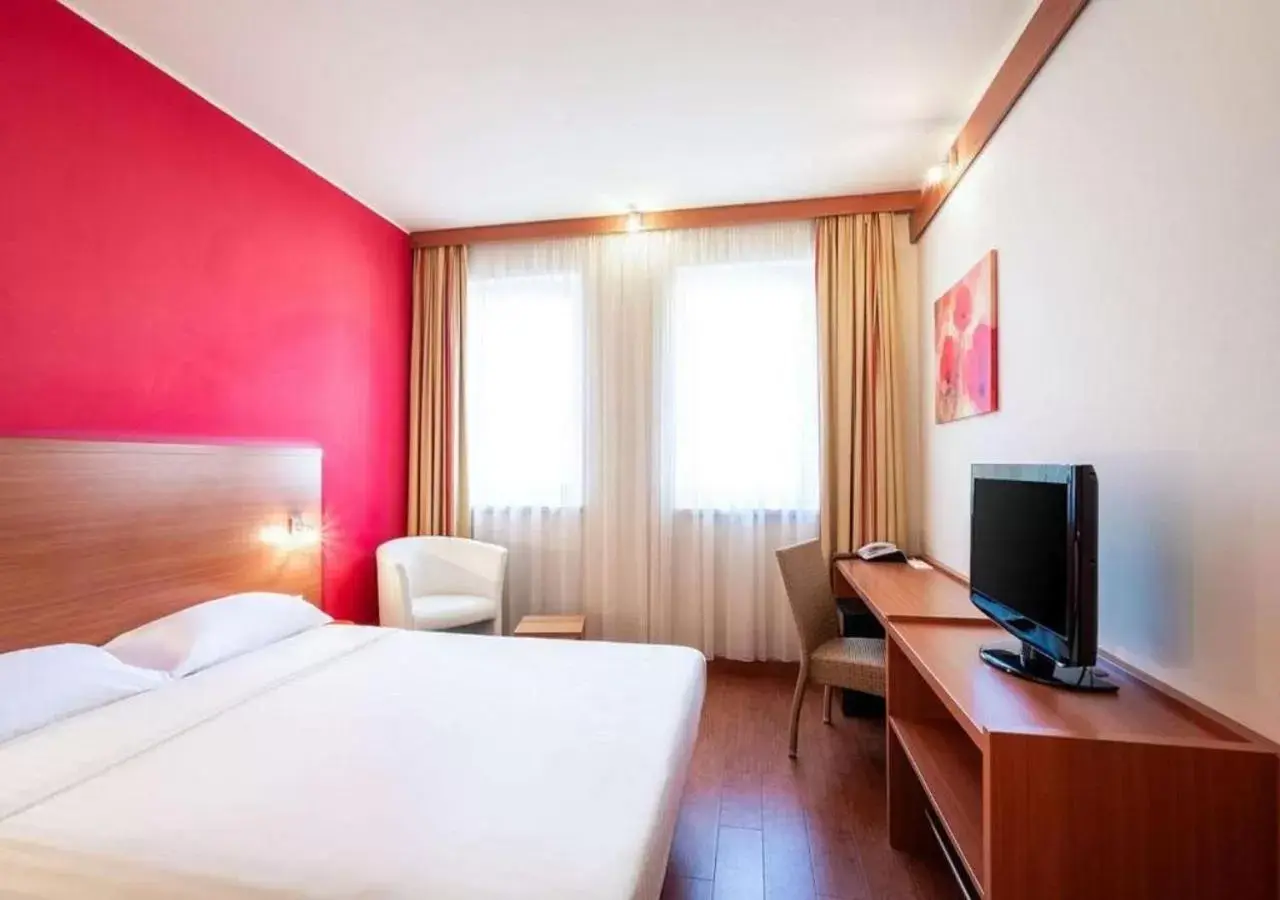 Property building, Bed in City Hotel Budapest
