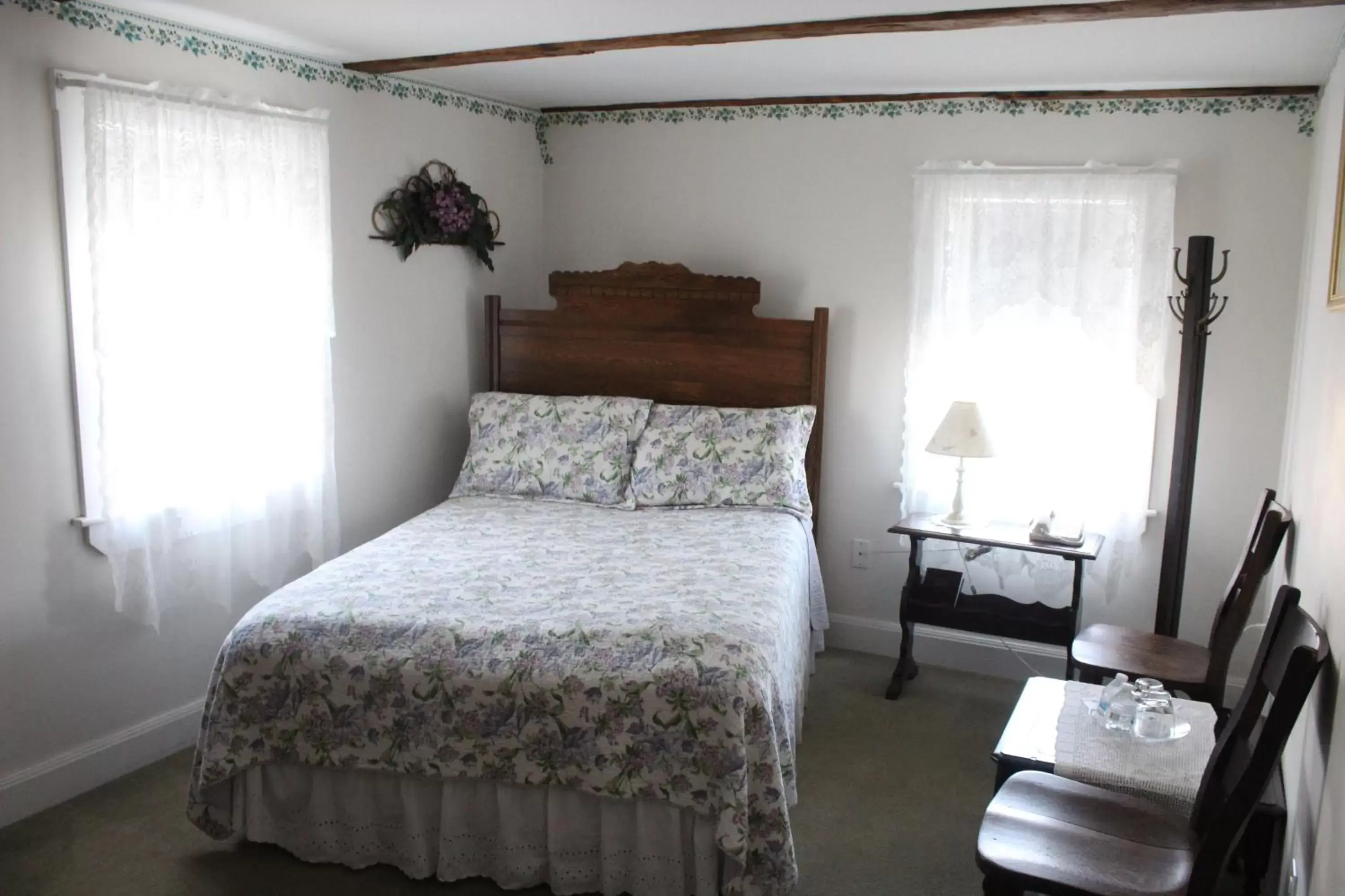 Photo of the whole room, Bed in Old Orchard Beach Inn