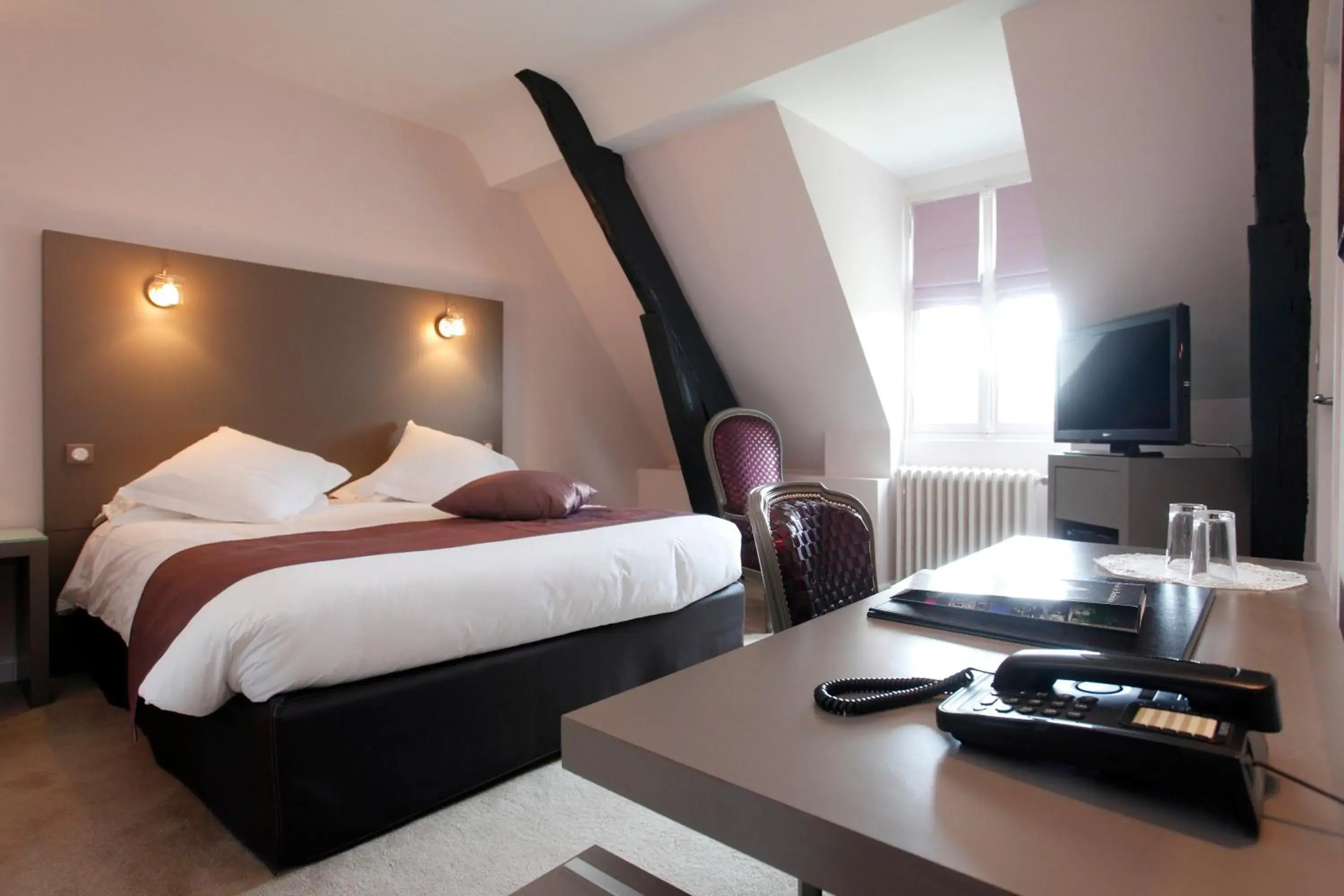 Bedroom in Hotel Château de la Barbinière