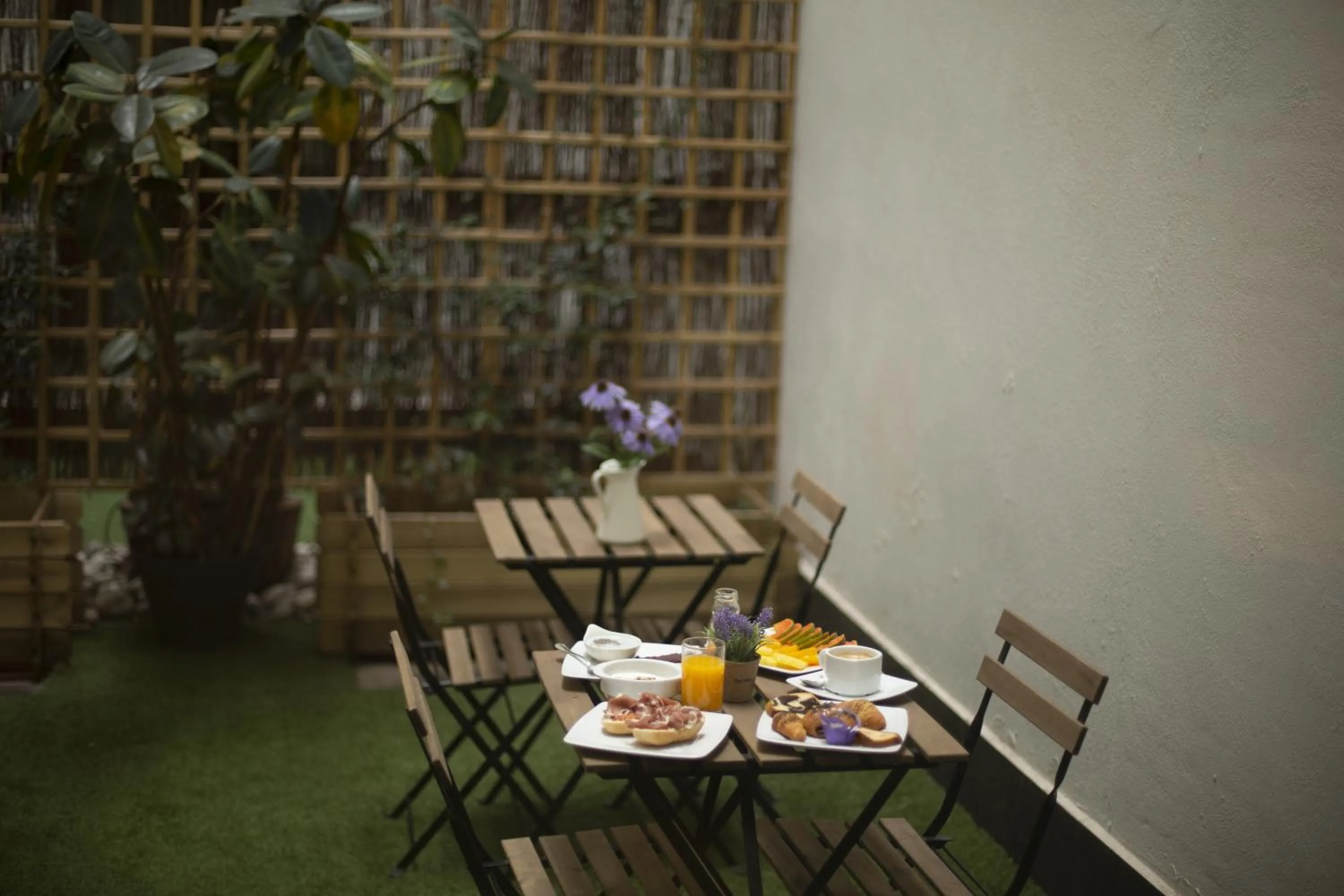 Dining area in Petit Palace Tres Cruces
