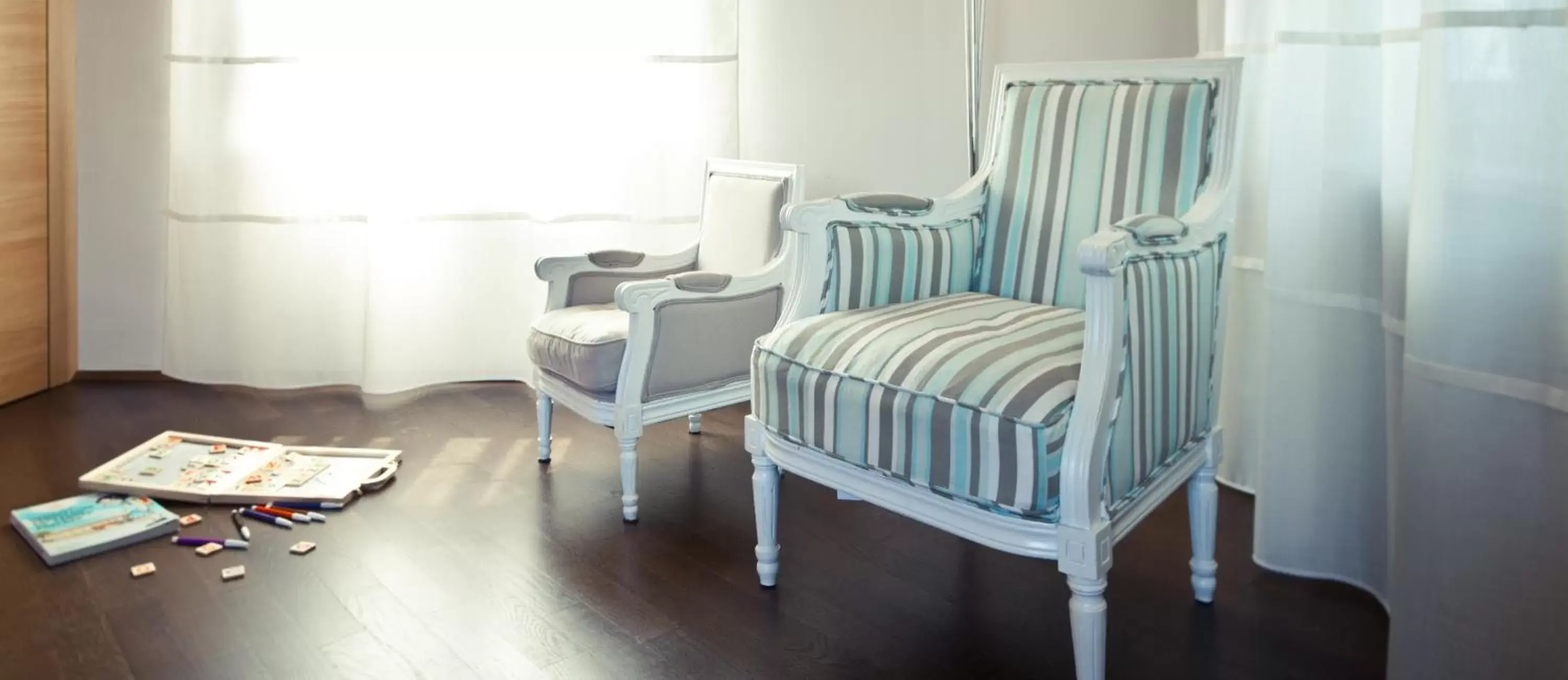 Day, Seating Area in Hotel Suite Inn