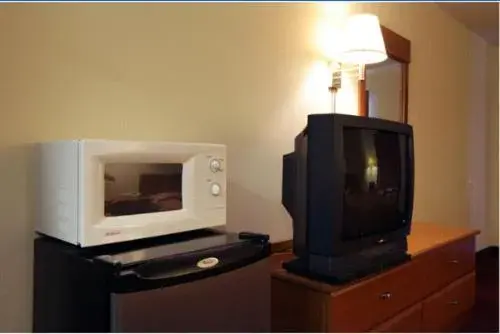 TV/Entertainment Center in Americas Best Value Inn Cartersville