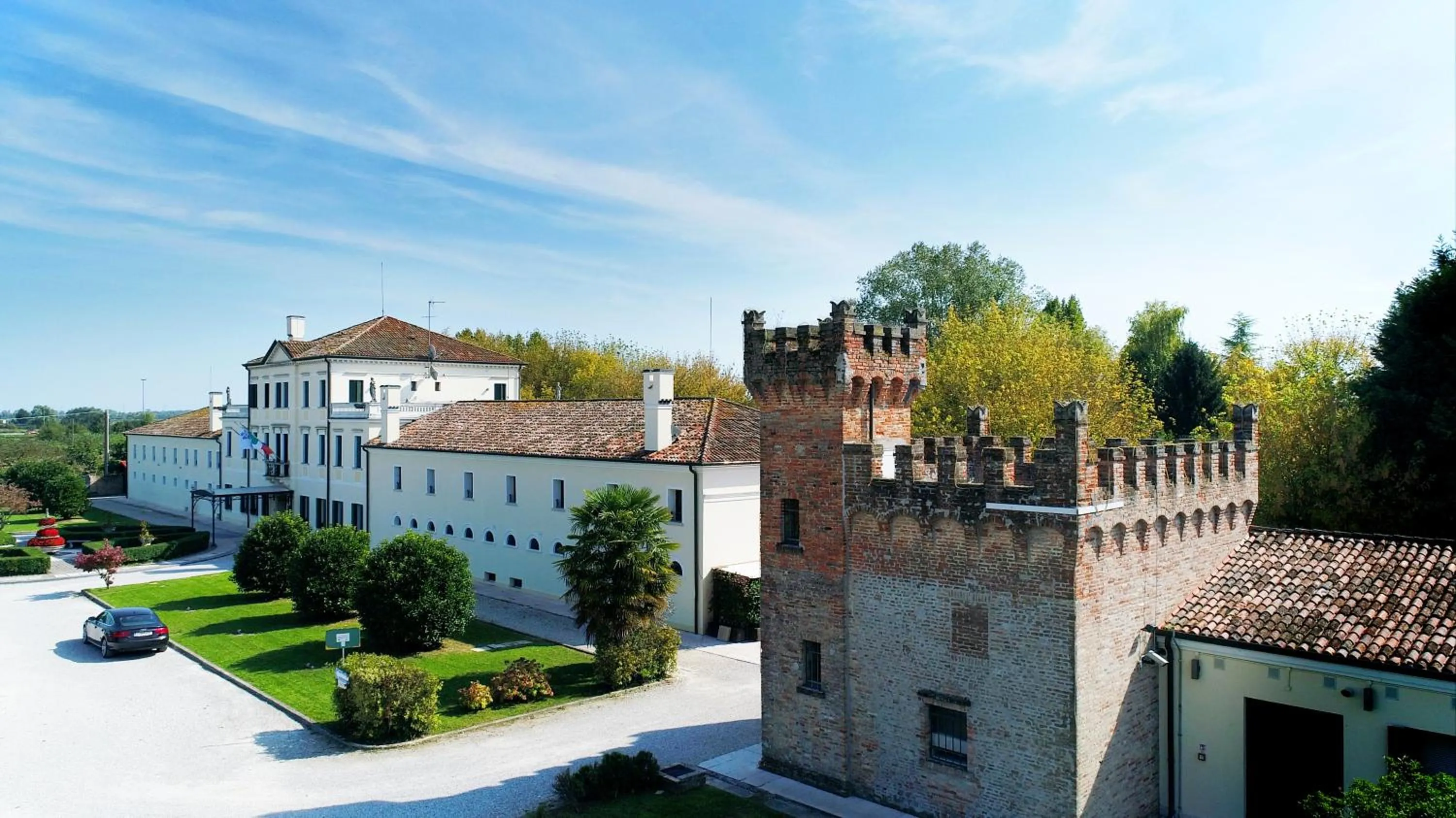 Property building in Hotel Villa Braida