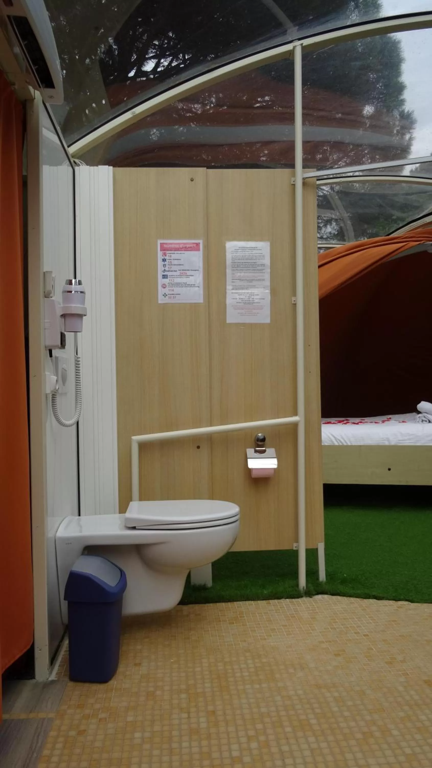 Bathroom in Les Chambres d'Hotes au Bois Fleuri