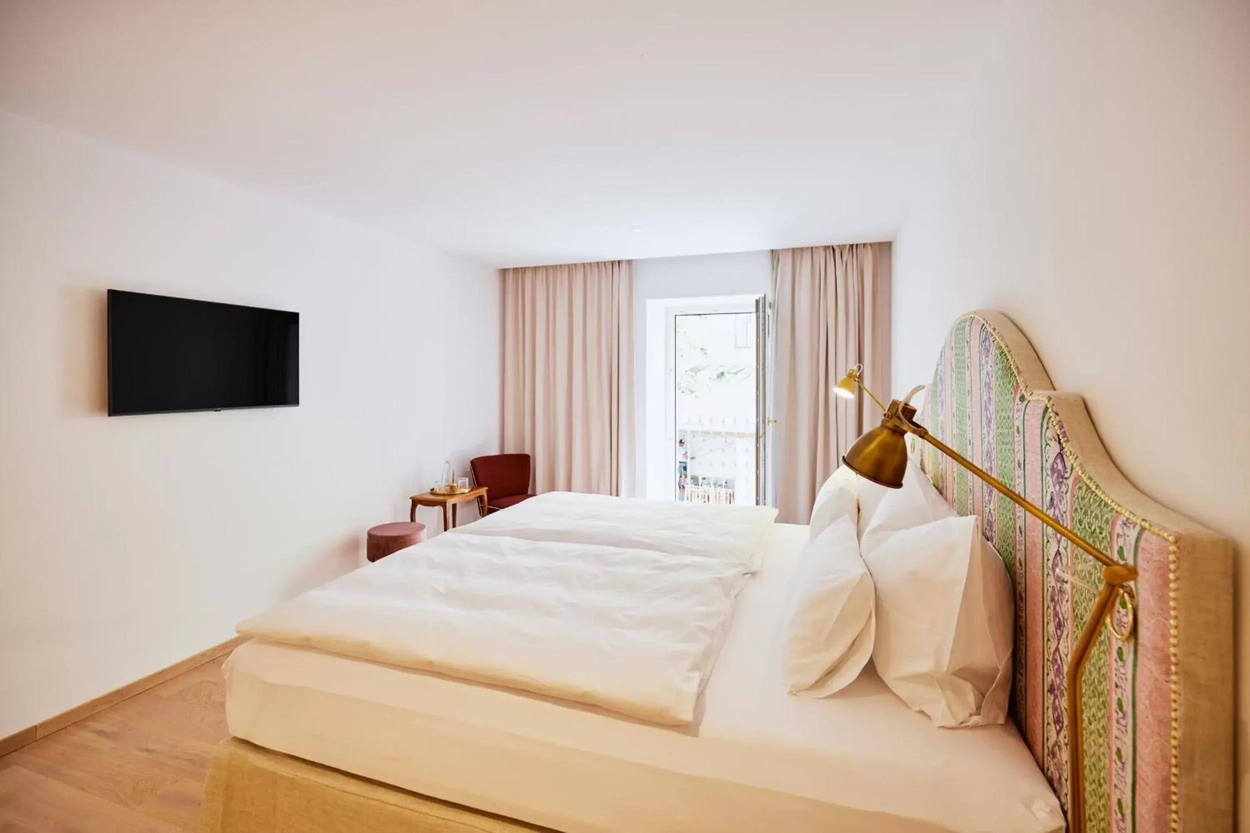 Urban King Room in Boutiquehotel Zum Goldenen Hirschen Urban King Room in Boutiquehotel Zum Goldenen Hirschen