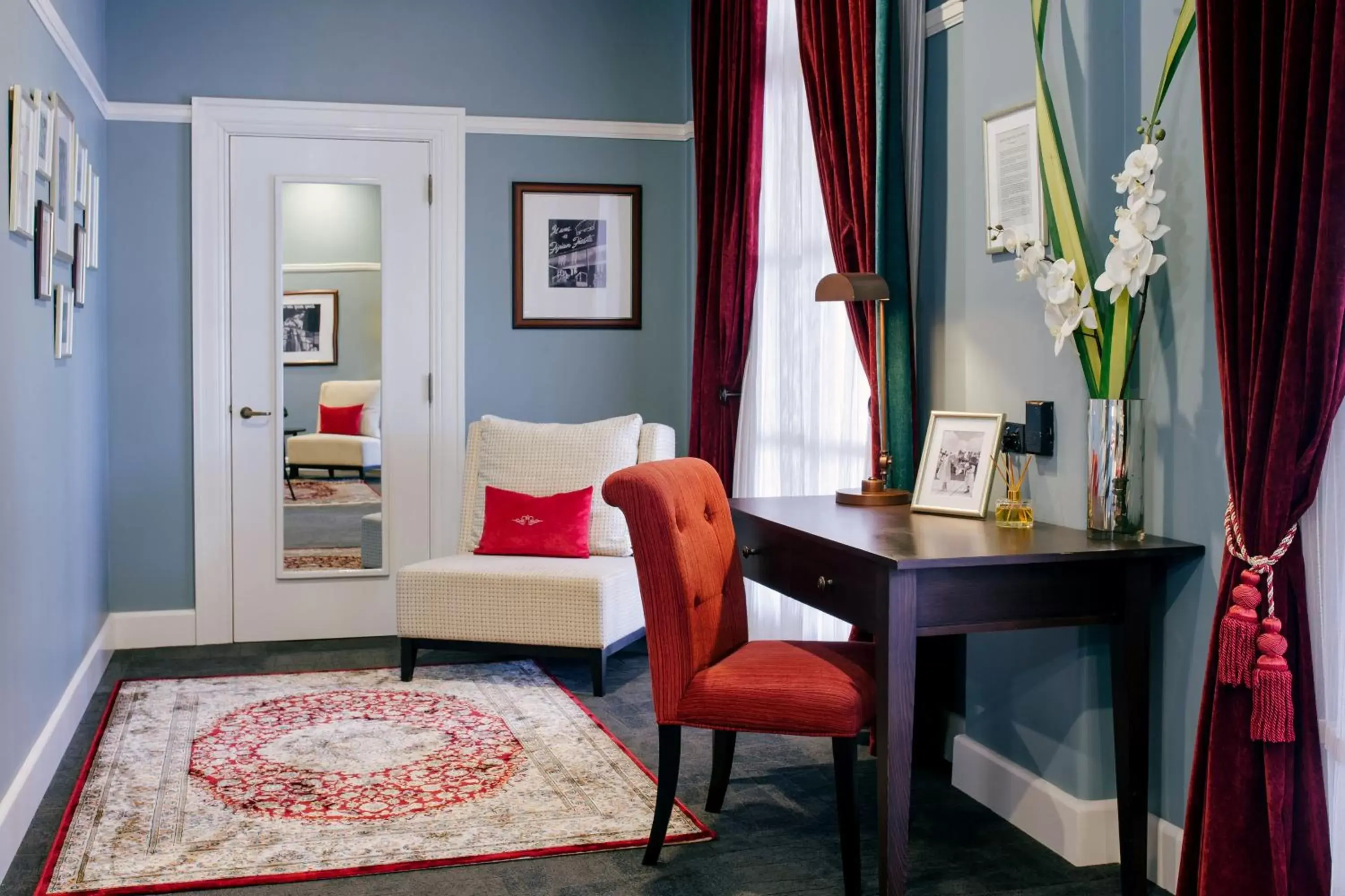 Bedroom, Seating Area in Grand Pacific Hotel