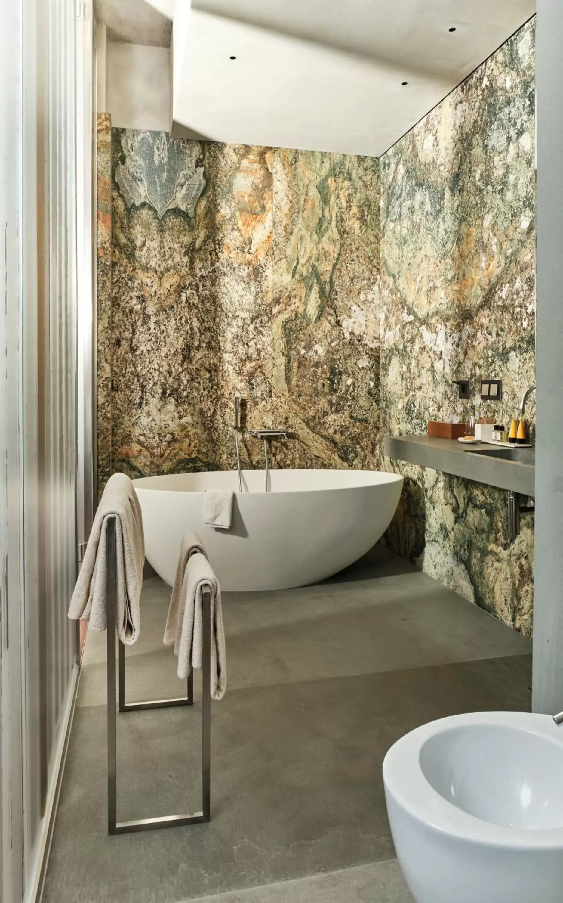 Bathroom in Hotel Warszawa Bathroom in Hotel Warszawa