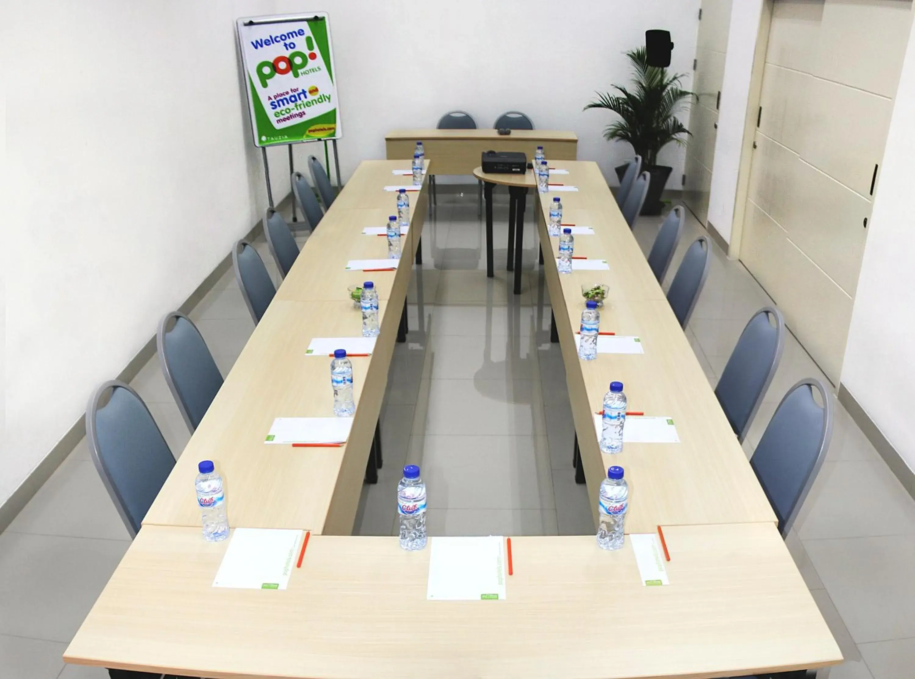 Meeting/conference room, Business Area/Conference Room in Pop! Hotel Kemang Jakarta