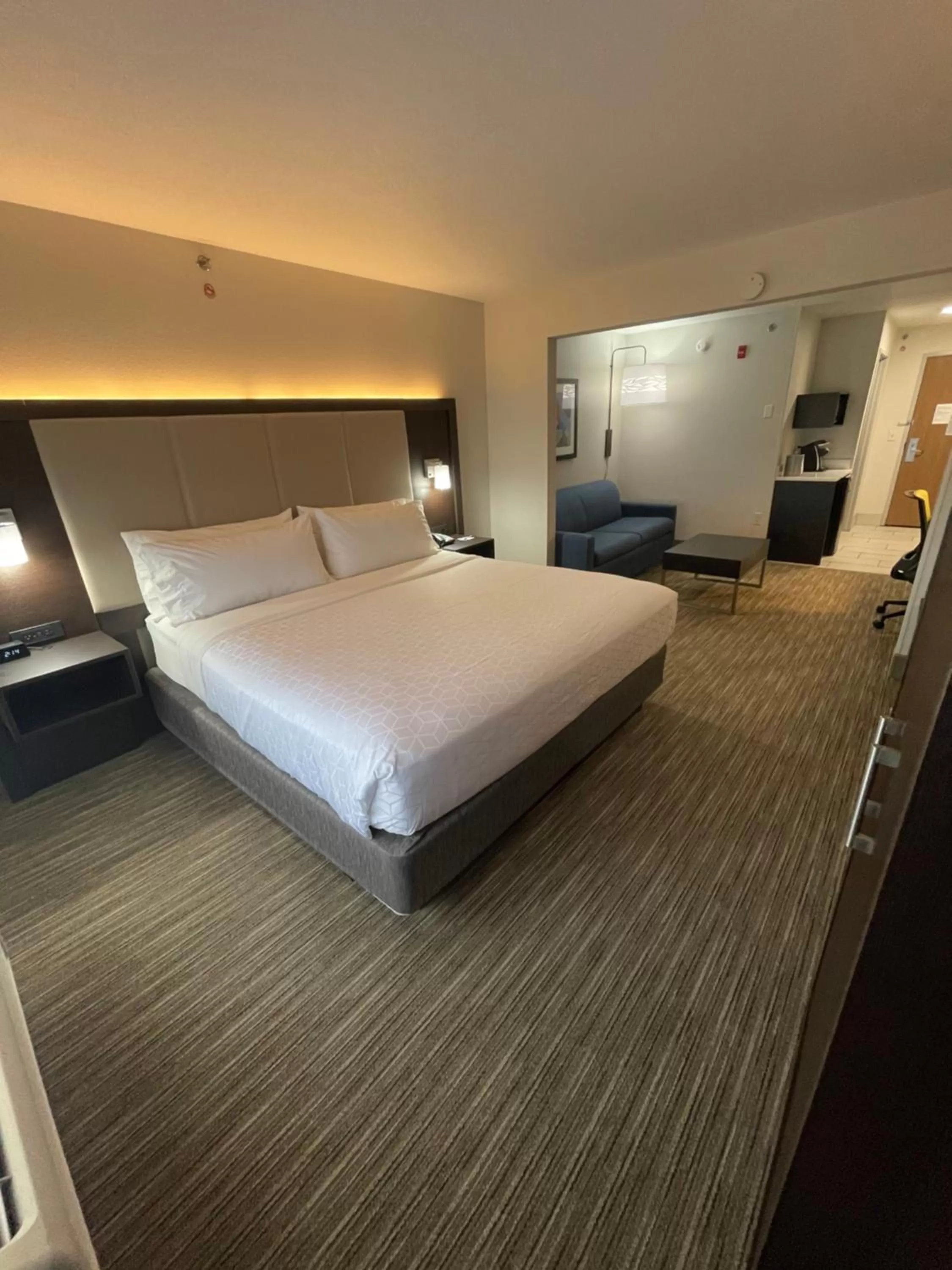 Bed in Holiday Inn Express Hotel & Suites Las Vegas NM by IHG