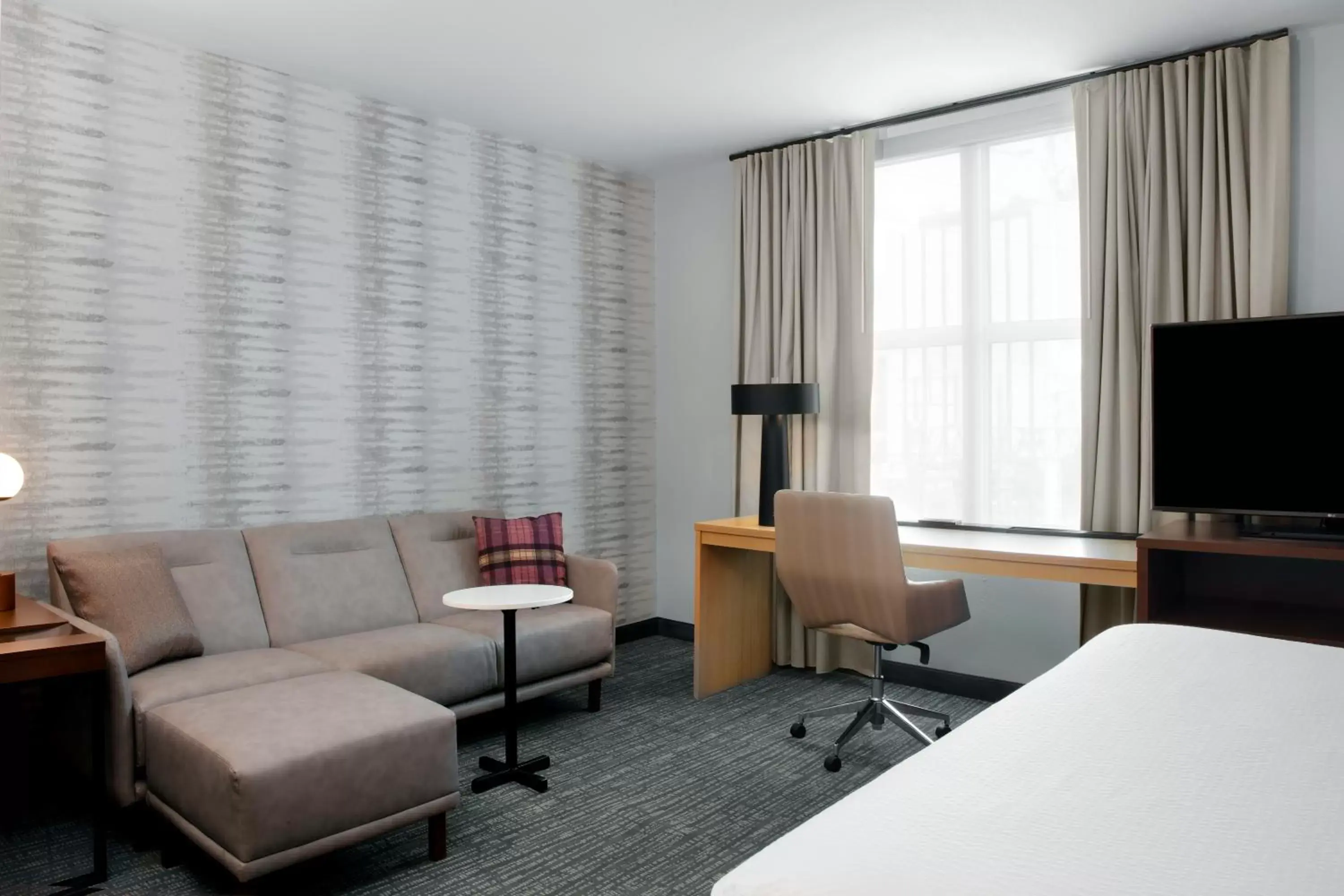 Bed, Seating Area in Residence Inn by Marriott Norwalk